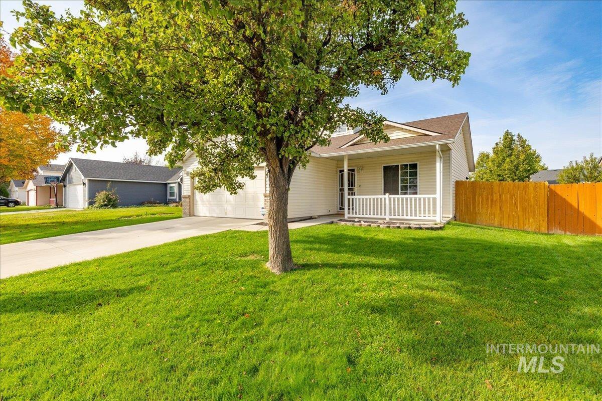 5416 Hawk Ave, Caldwell, Idaho 83607, 3 Bedrooms, 2 Bathrooms, Residential For Sale, Price $330,000,MLS 98926630