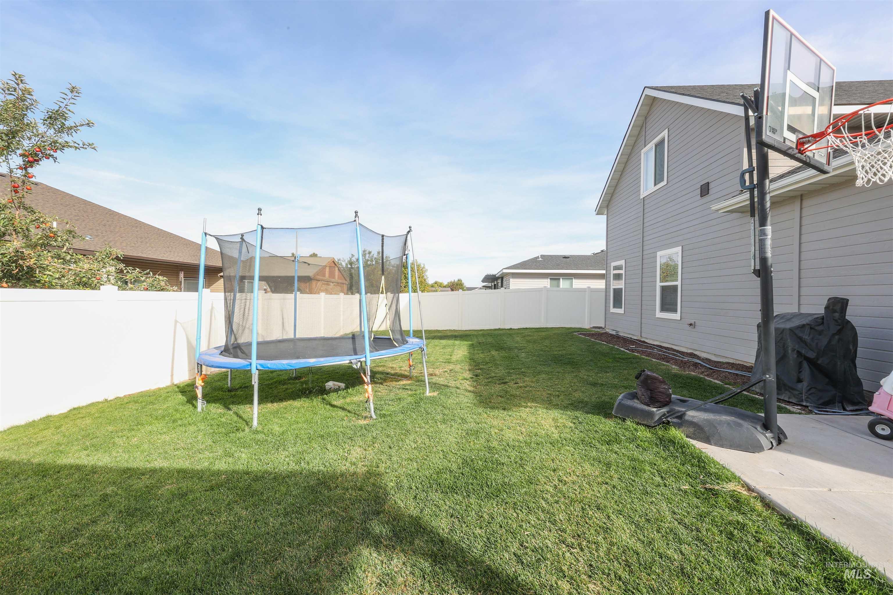 1058 white birch ave, Twin Falls, Idaho 83301, 3 Bedrooms, 2.5 Bathrooms, Residential For Sale, Price $412,000,MLS 98926641