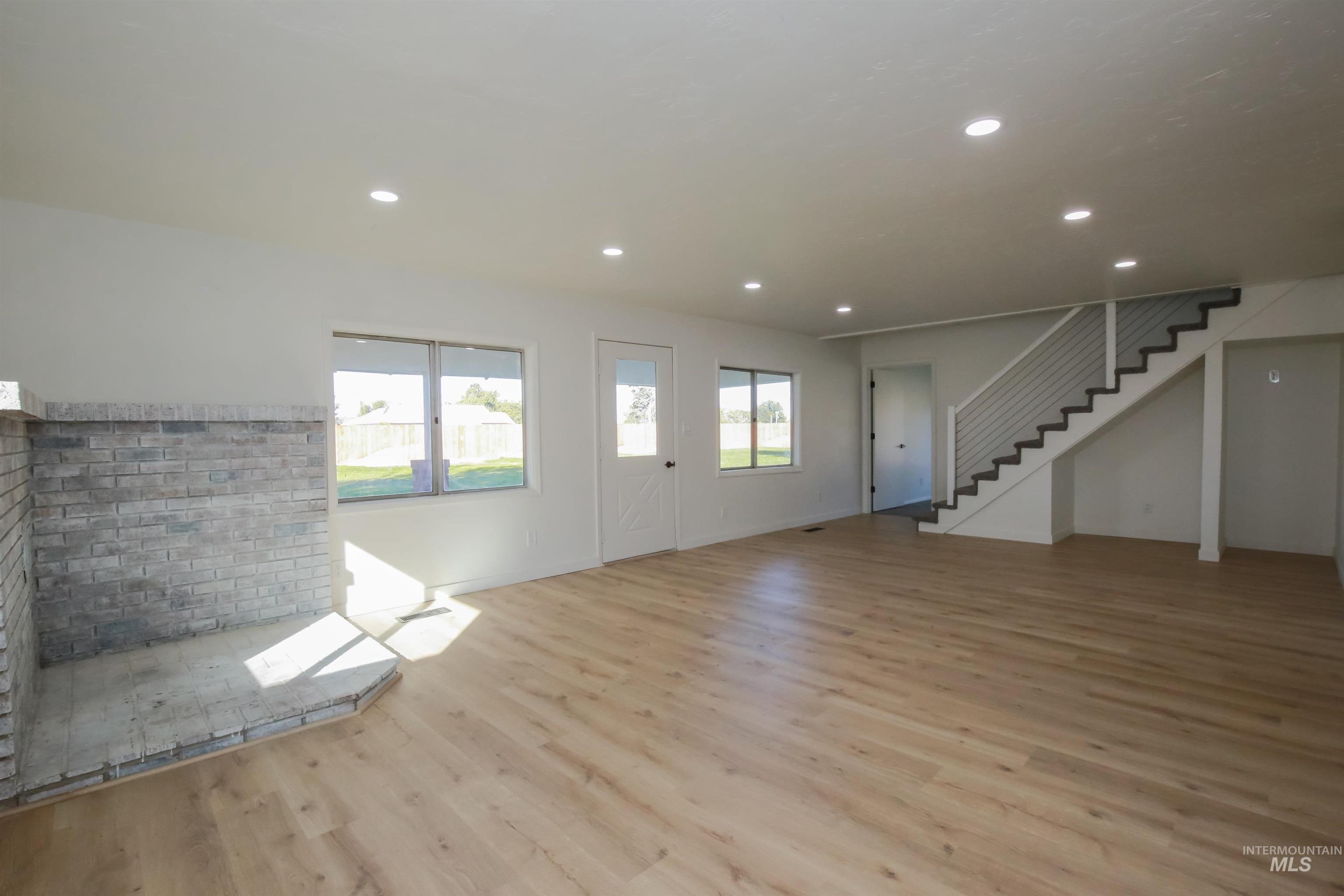 1817 Laurel Drive, Ontario, Oregon 97914, 6 Bedrooms, 5 Bathrooms, Residential For Sale, Price $499,900, 98926673