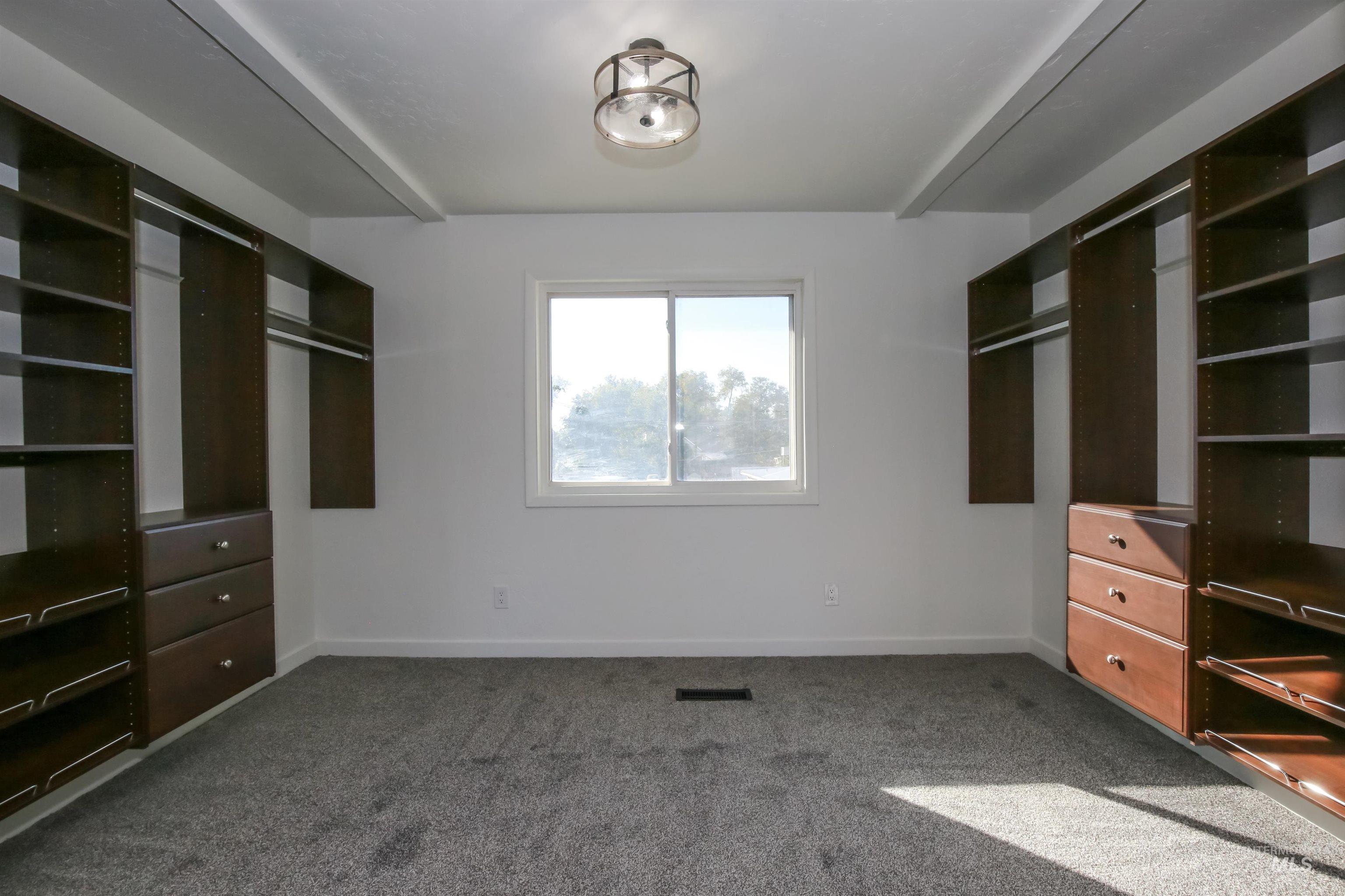 1817 Laurel Drive, Ontario, Oregon 97914, 6 Bedrooms, 5 Bathrooms, Residential For Sale, Price $499,900, 98926673