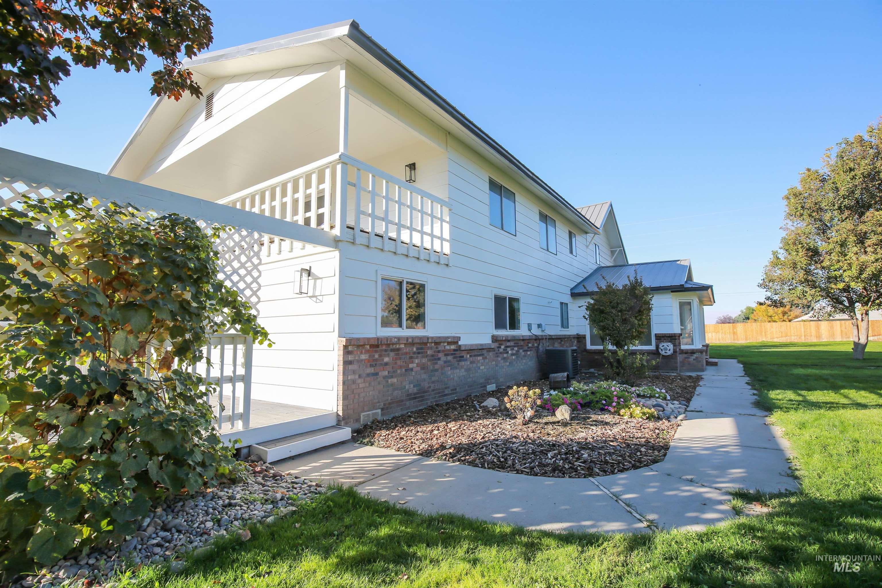 1817 Laurel Drive, Ontario, Oregon 97914, 6 Bedrooms, 5 Bathrooms, Residential For Sale, Price $499,900, 98926673