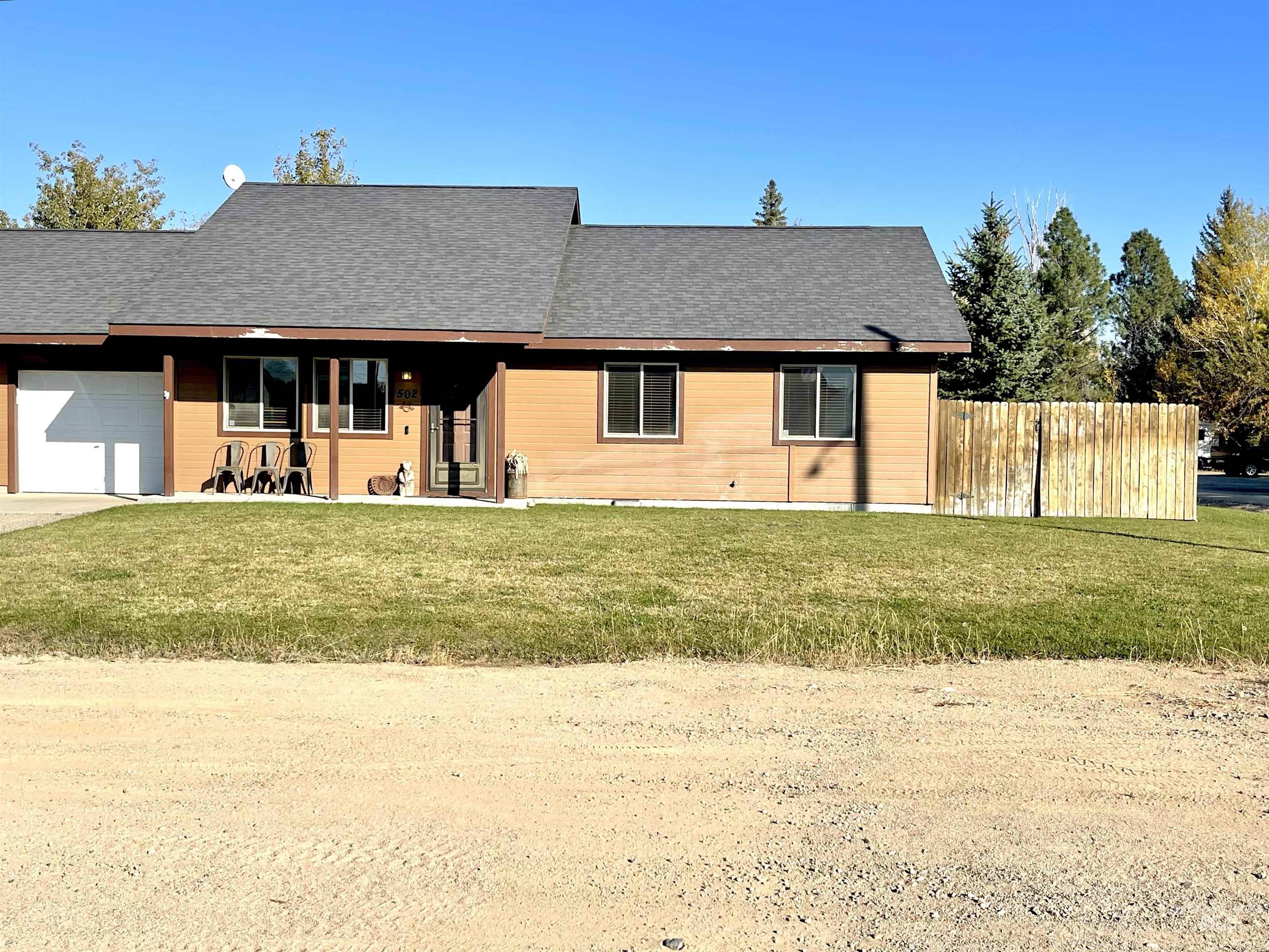 502 E 1st St, Fairfield, Idaho 83327, 3 Bedrooms, 2 Bathrooms, Residential For Sale, Price $275,000,MLS 98926723