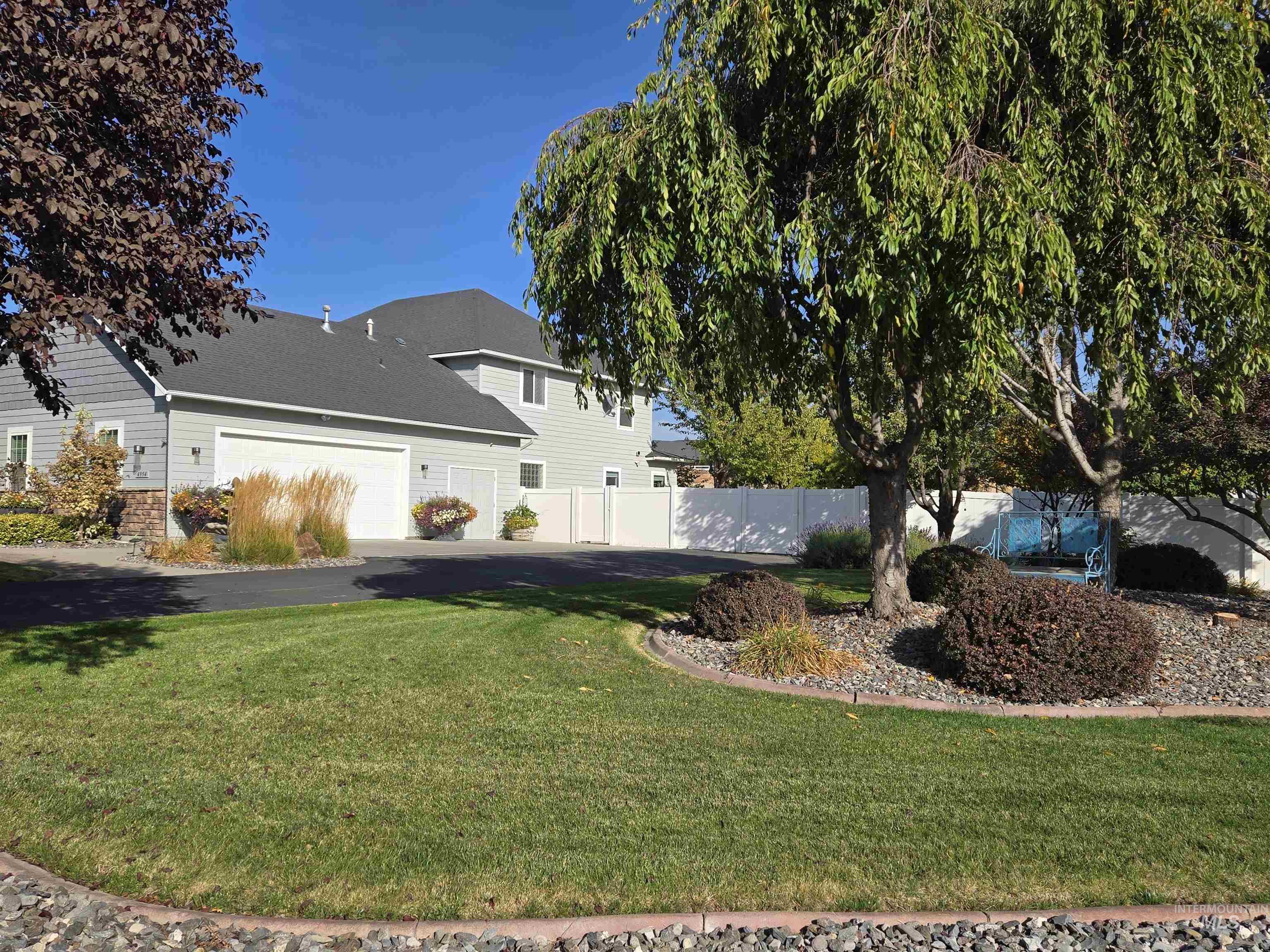 4954 Eagle View Ct., Fruitland, Idaho 83619, 4 Bedrooms, 3 Bathrooms, Residential For Sale, Price $1,134,000,MLS 98926878