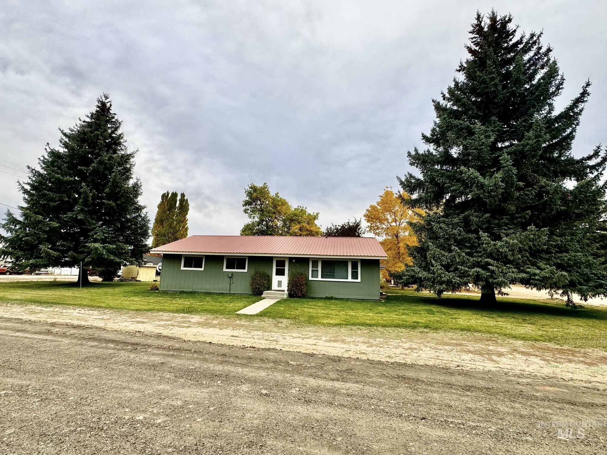 419 2nd St. W., Fairfield, Idaho 83327, 3 Bedrooms, 2 Bathrooms, Residential For Sale, Price $344,000,MLS 98926974