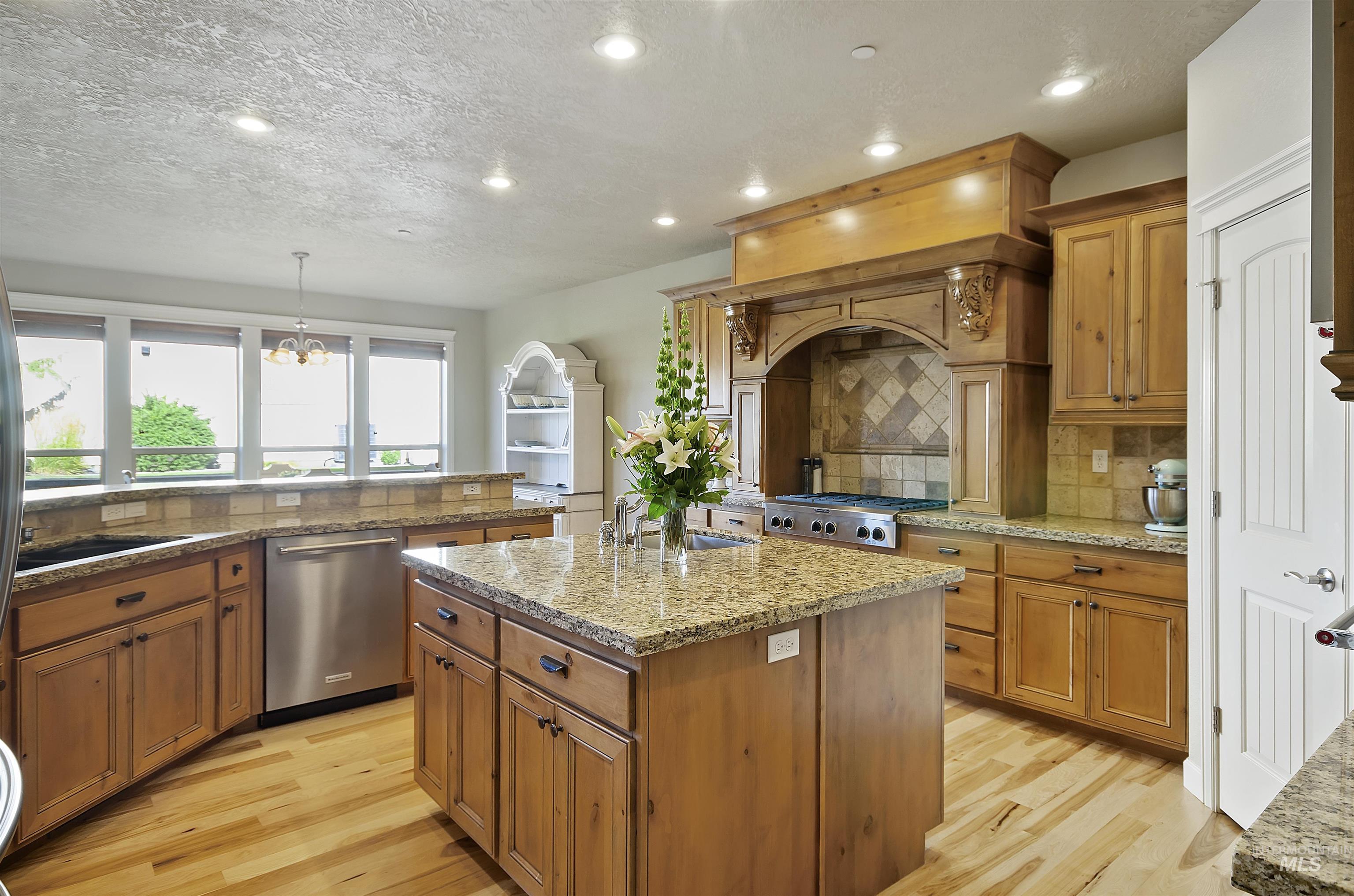 5477 N Quail Summit Pl, Boise, Idaho 83703, 5 Bedrooms, 4 Bathrooms, Residential For Sale, Price $1,350,000, 98927063