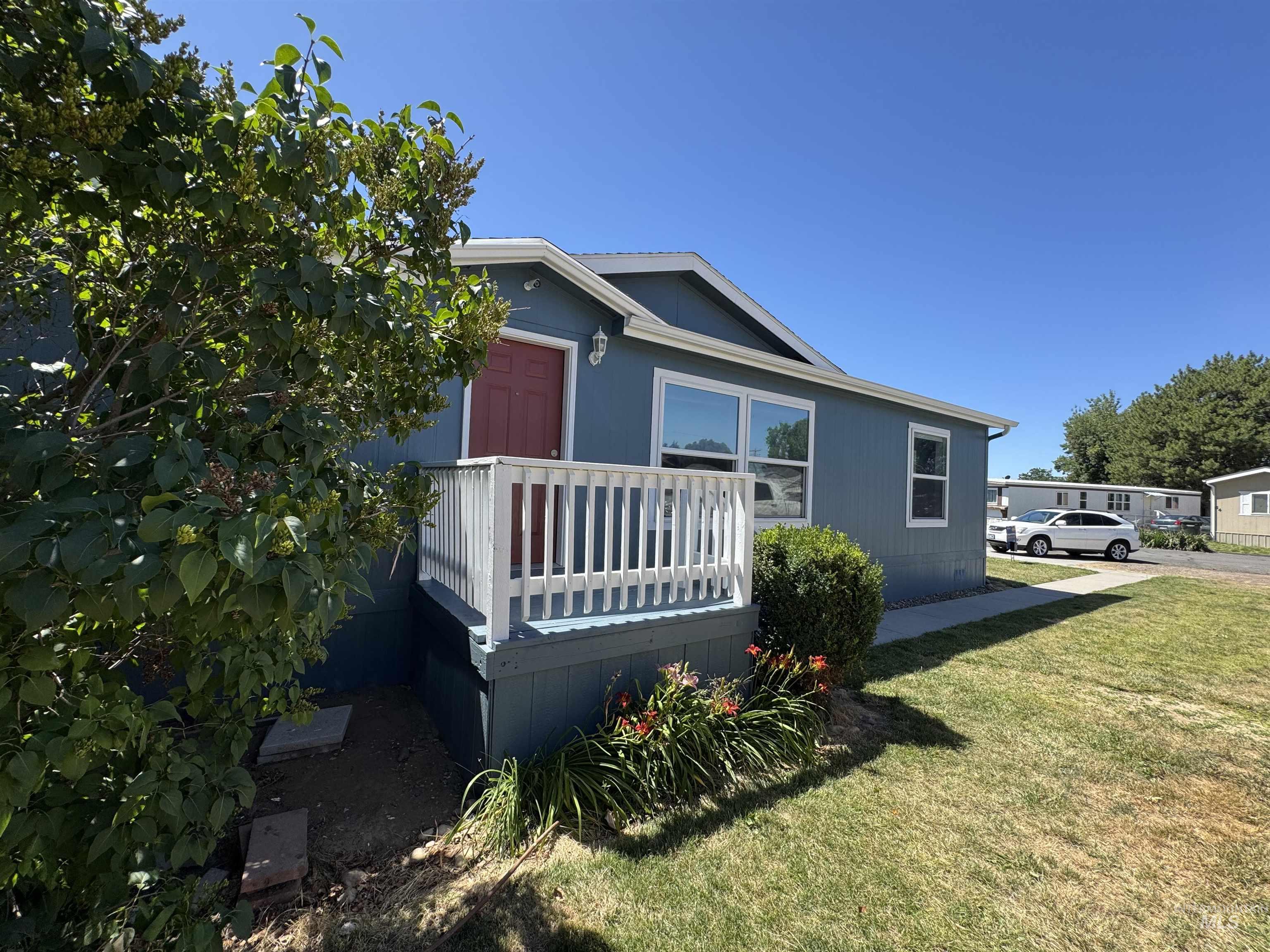 100 NW 16th S, Fruitland, Idaho 83619, 3 Bedrooms, 2 Bathrooms, Residential For Sale, Price $139,900, 98927162
