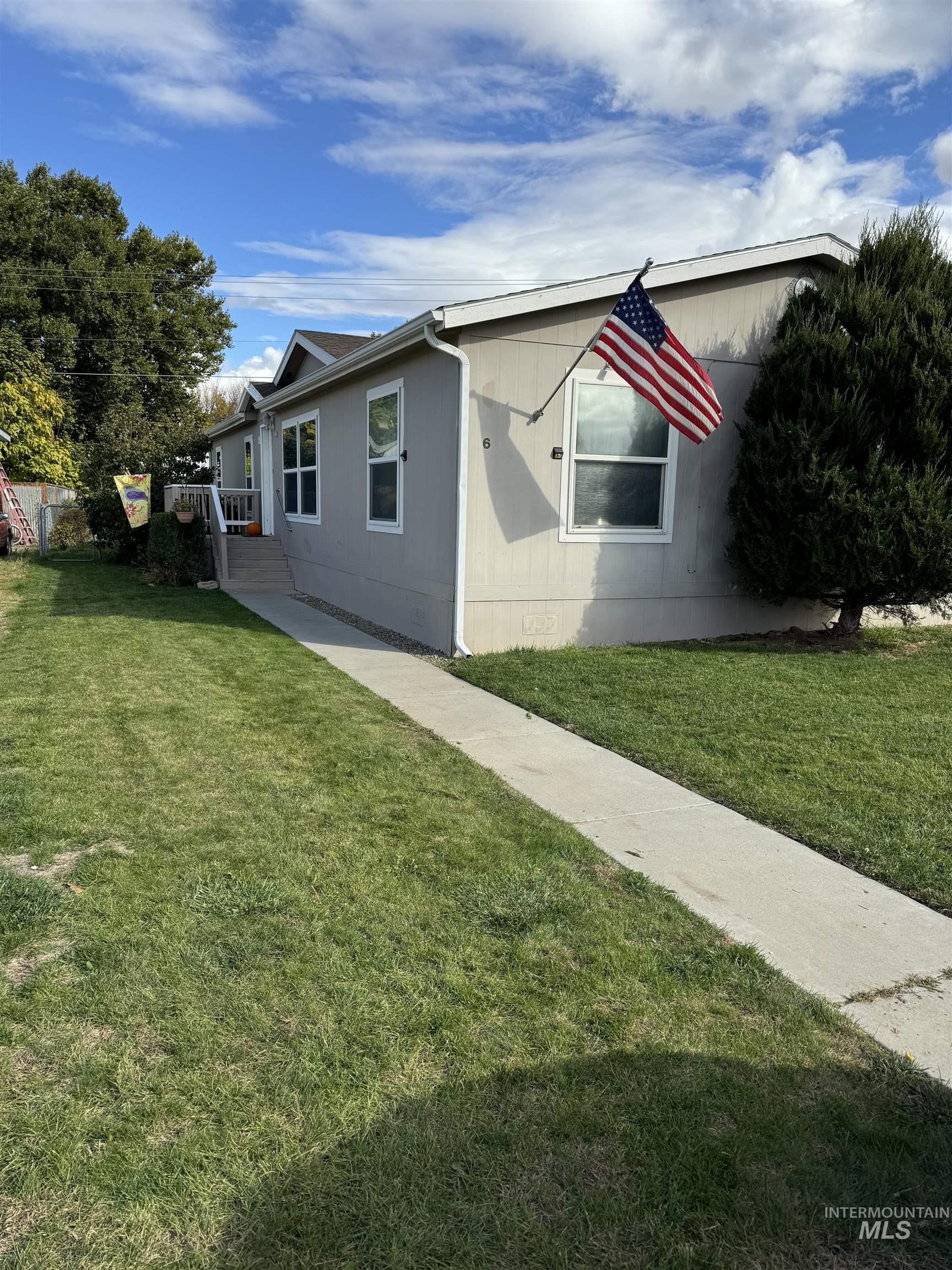 100 NW 16th S, Fruitland, Idaho 83619, 3 Bedrooms, 2 Bathrooms, Residential For Sale, Price $165,000,MLS 98927162