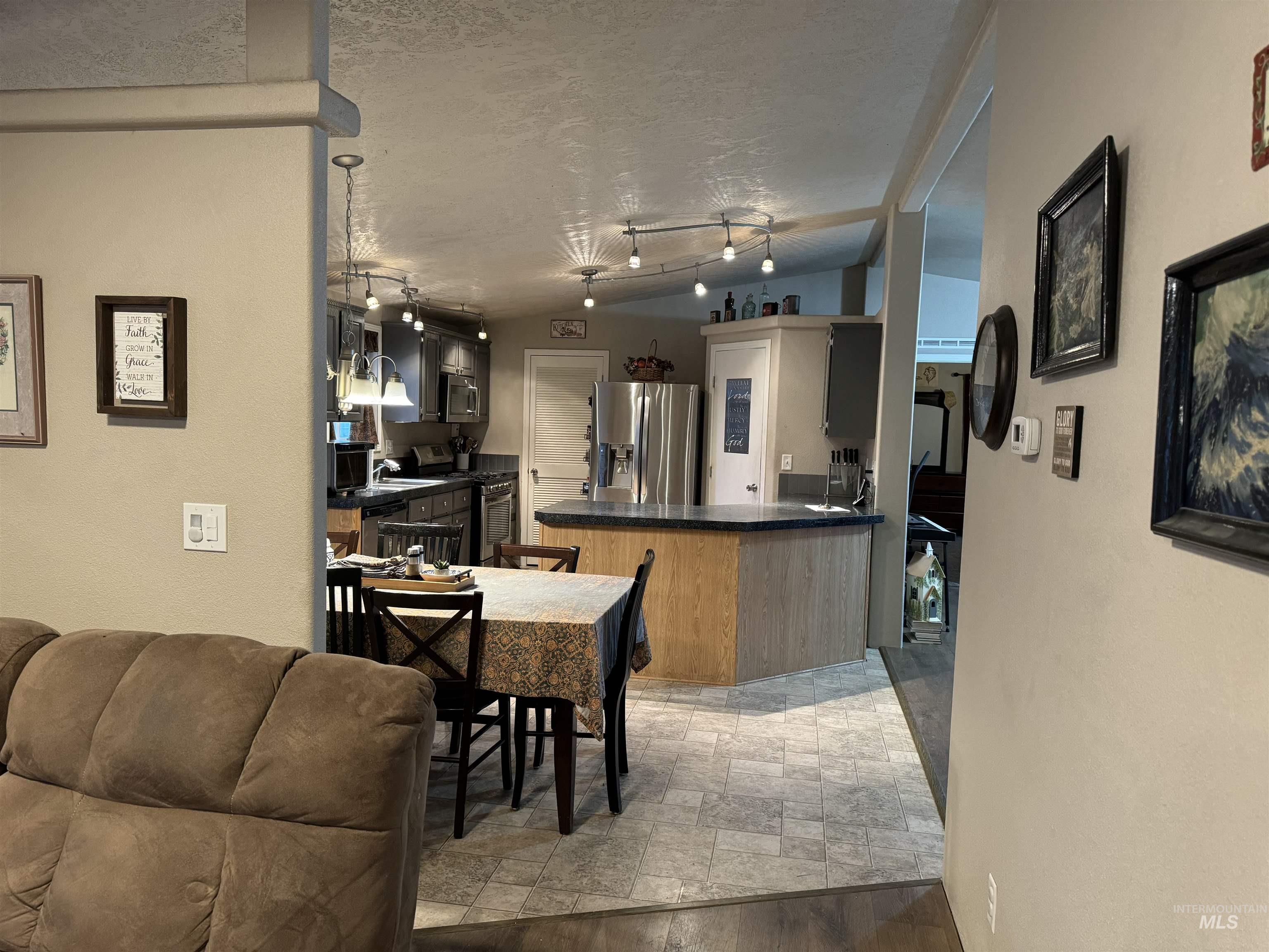 100 NW 16th S, Fruitland, Idaho 83619, 3 Bedrooms, 2 Bathrooms, Residential For Sale, Price $139,900, 98927162
