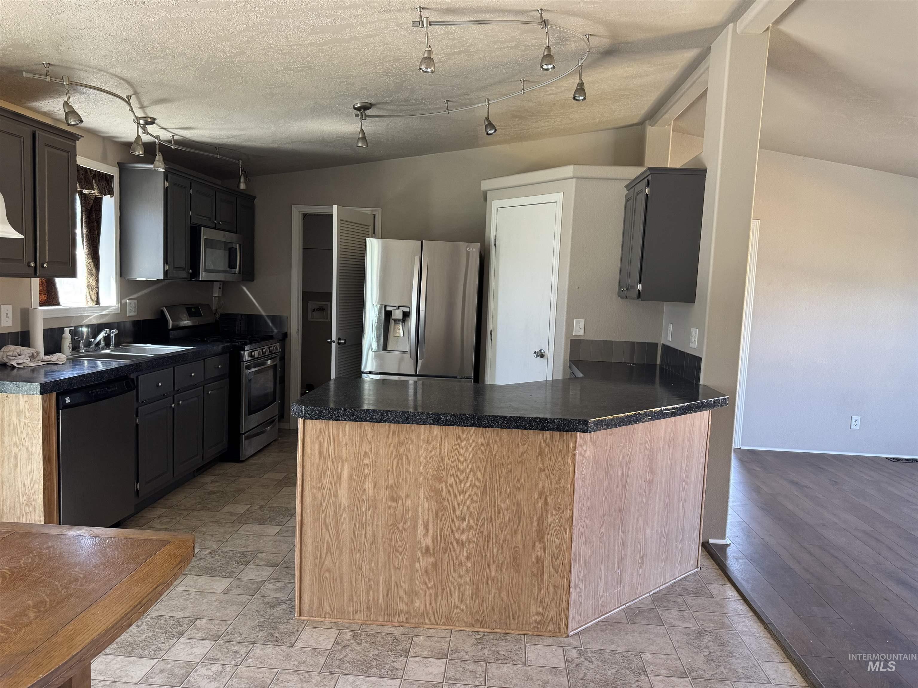 100 NW 16th S, Fruitland, Idaho 83619, 3 Bedrooms, 2 Bathrooms, Residential For Sale, Price $139,900, 98927162