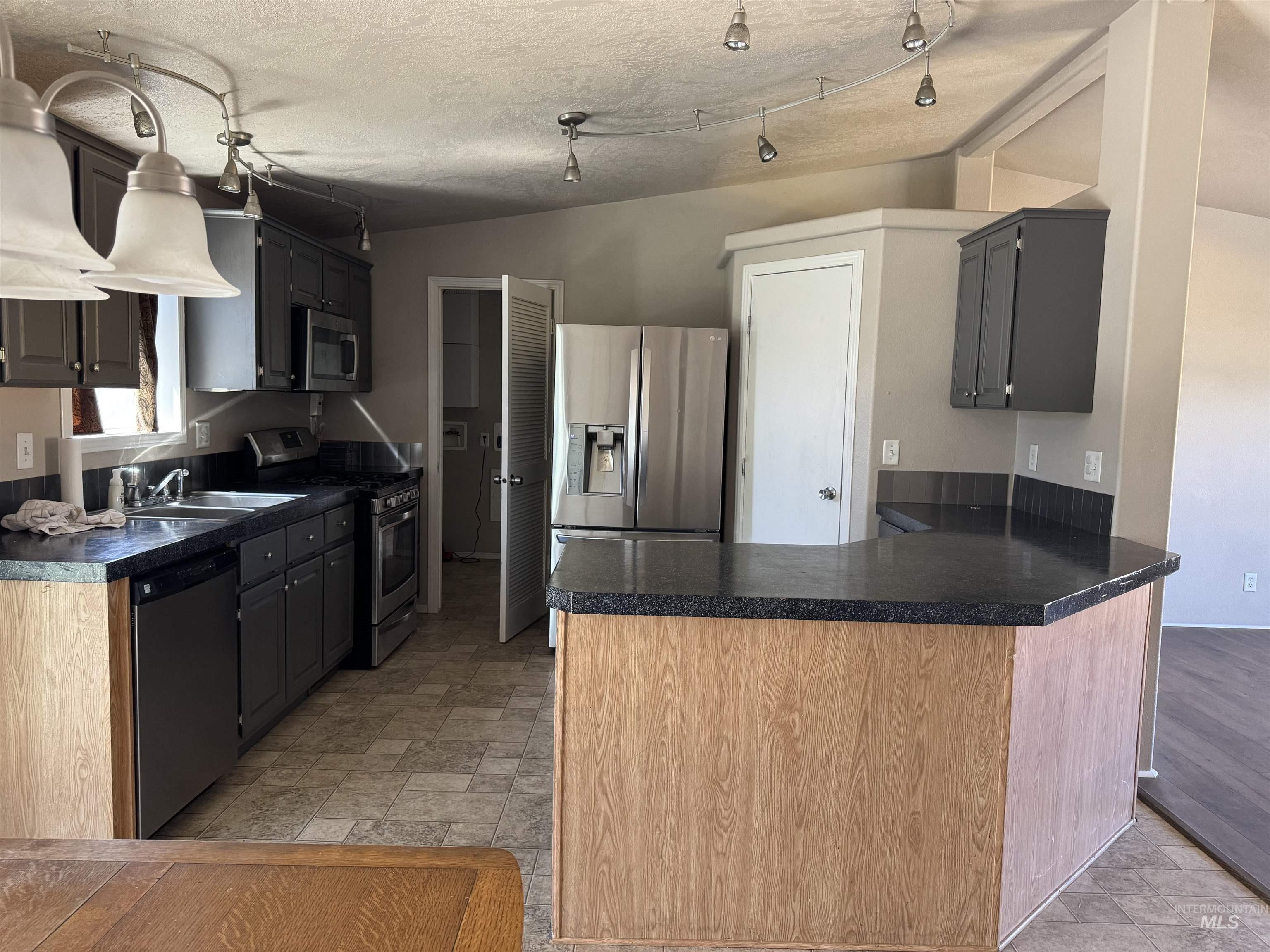 100 NW 16th S, Fruitland, Idaho 83619, 3 Bedrooms, 2 Bathrooms, Residential For Sale, Price $139,900, 98927162