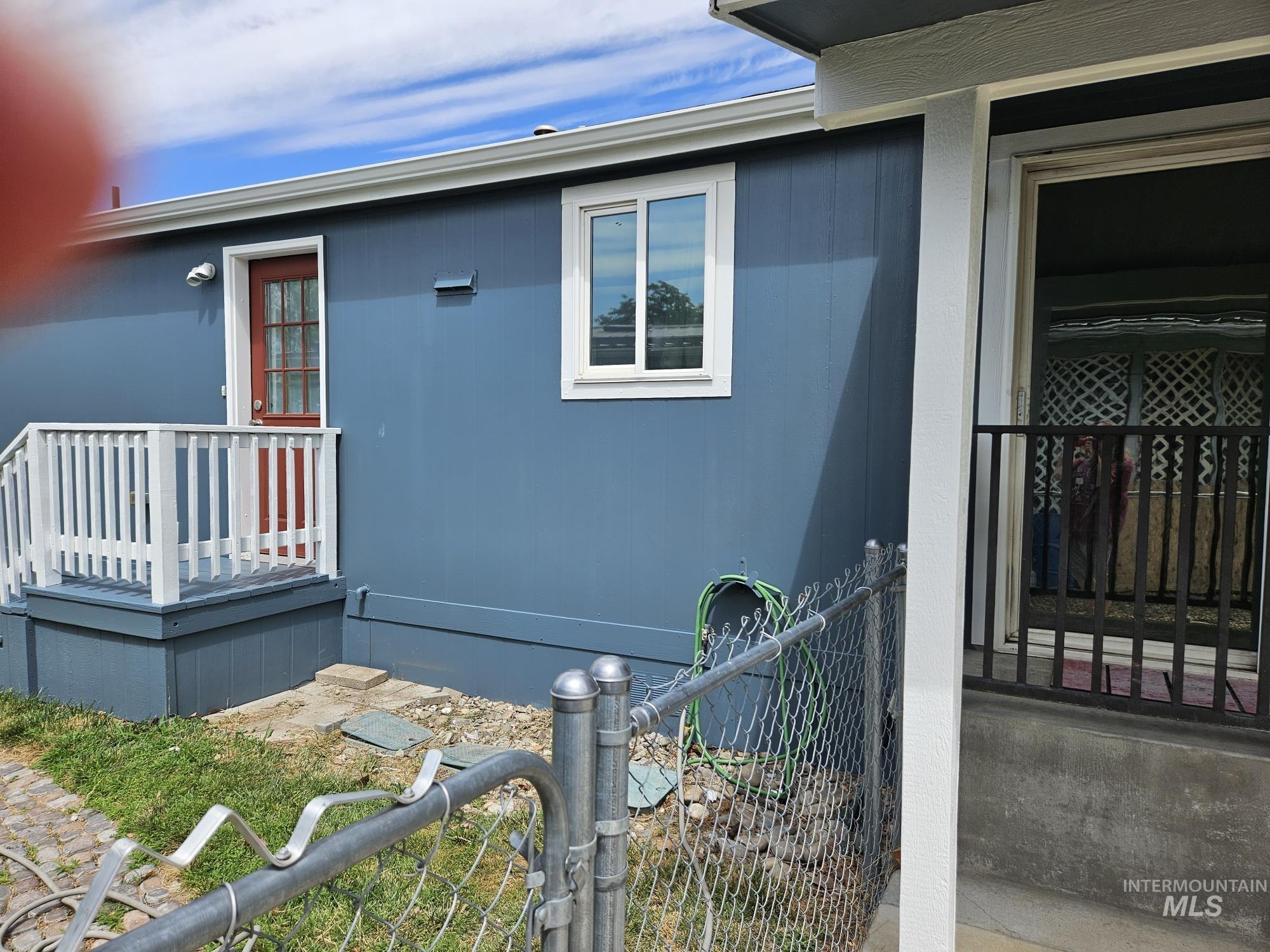 View of home's exterior