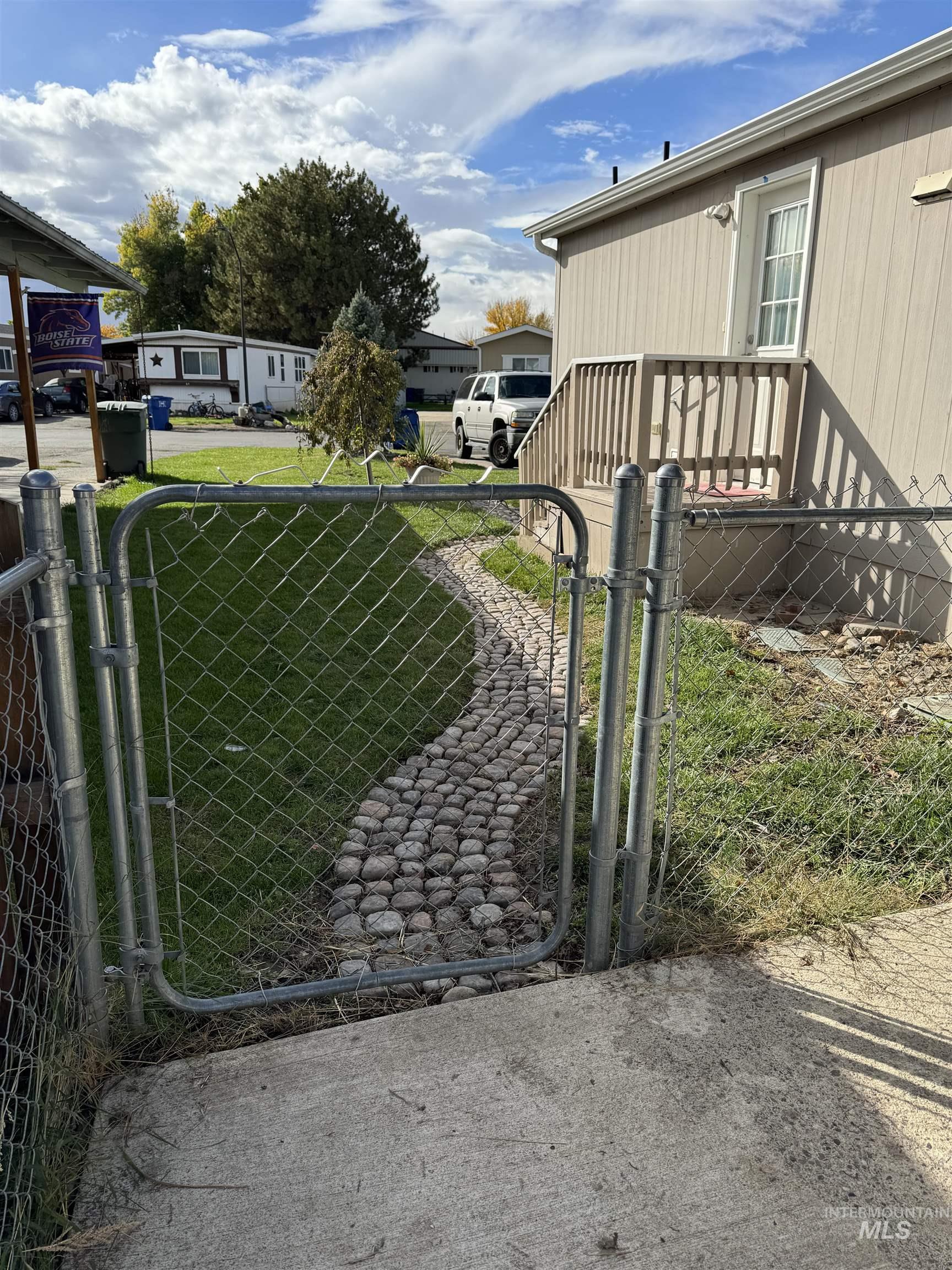 100 NW 16th S, Fruitland, Idaho 83619, 3 Bedrooms, 2 Bathrooms, Residential For Sale, Price $139,900, 98927162