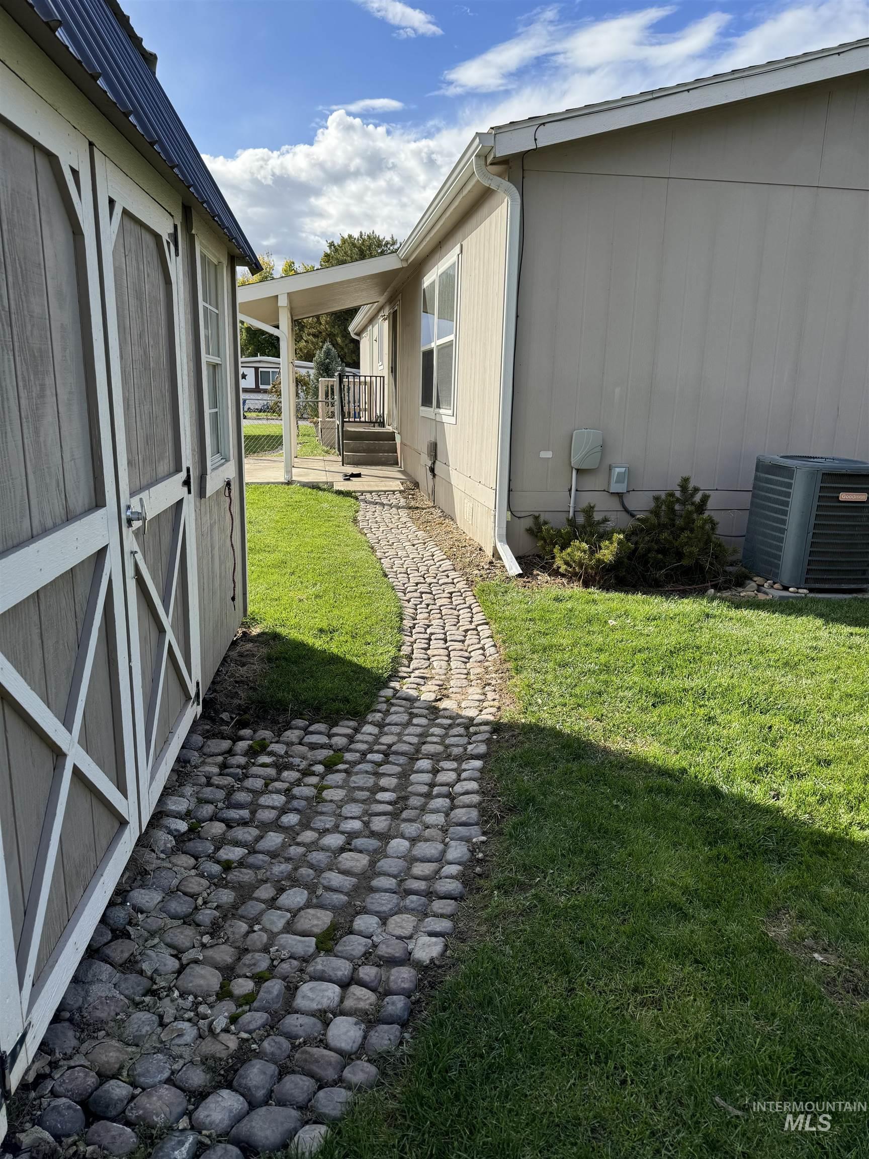100 NW 16th S, Fruitland, Idaho 83619, 3 Bedrooms, 2 Bathrooms, Residential For Sale, Price $139,900, 98927162