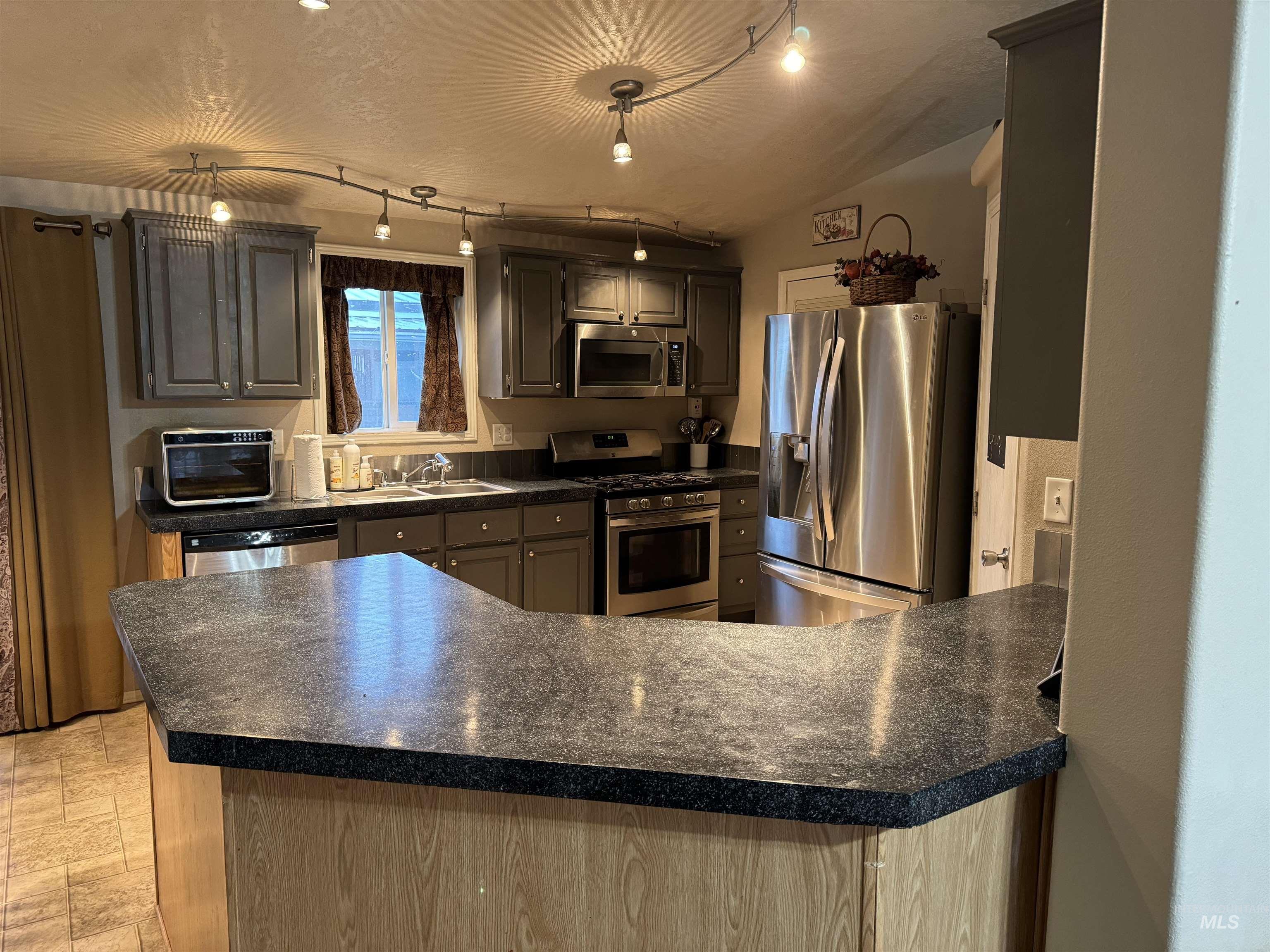 100 NW 16th S, Fruitland, Idaho 83619, 3 Bedrooms, 2 Bathrooms, Residential For Sale, Price $139,900, 98927162