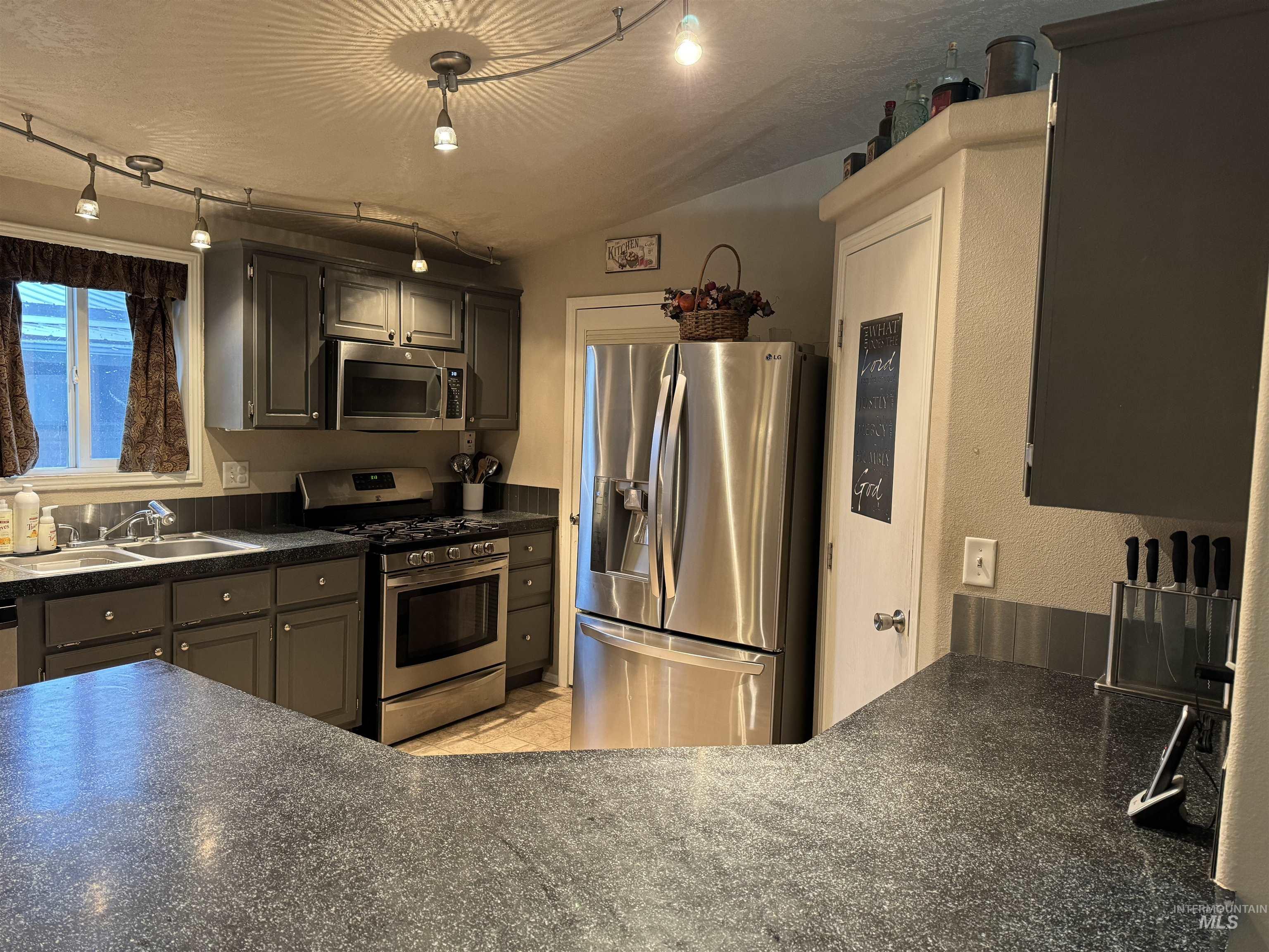 100 NW 16th S, Fruitland, Idaho 83619, 3 Bedrooms, 2 Bathrooms, Residential For Sale, Price $139,900, 98927162