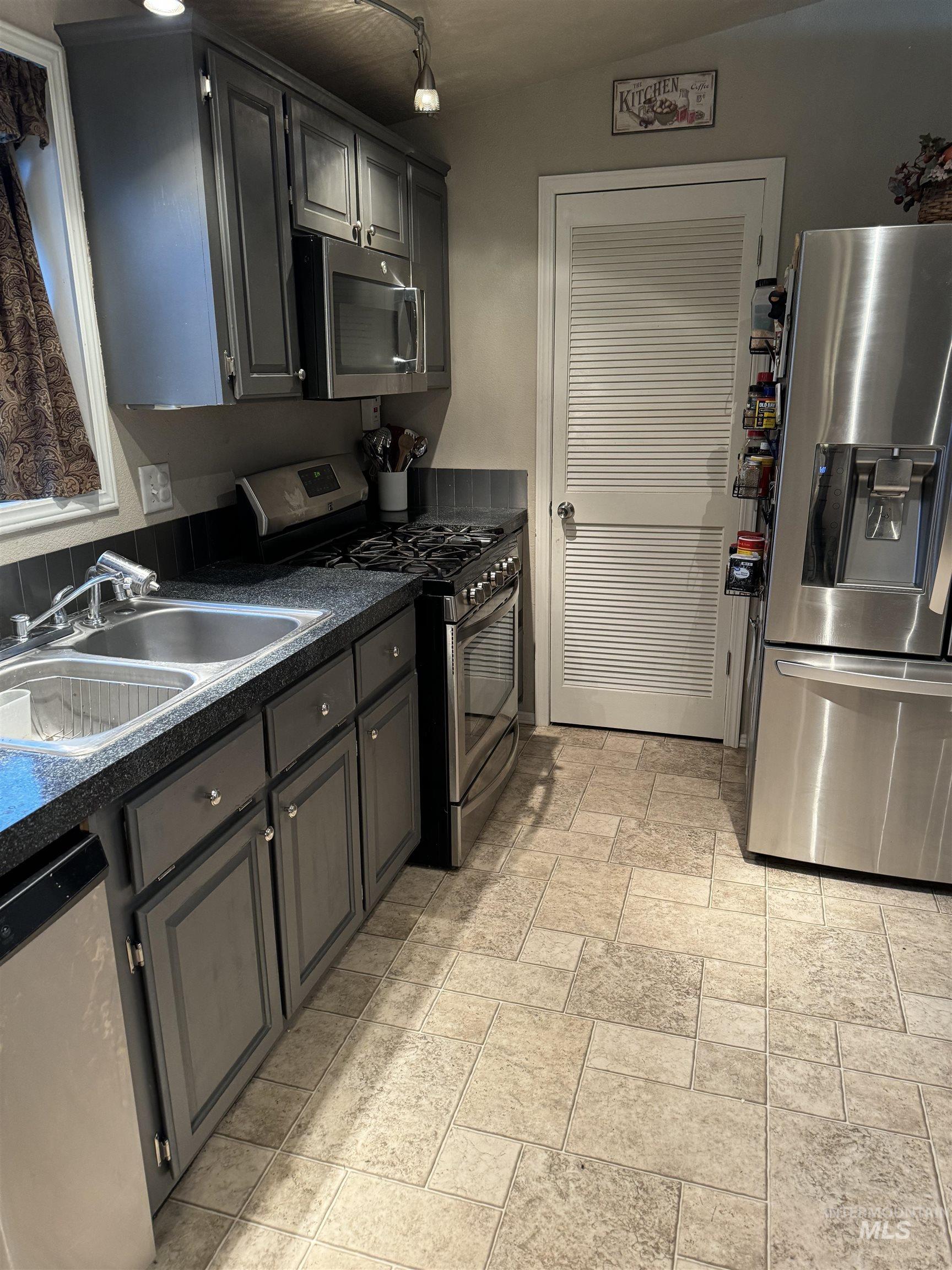 100 NW 16th S, Fruitland, Idaho 83619, 3 Bedrooms, 2 Bathrooms, Residential For Sale, Price $139,900, 98927162