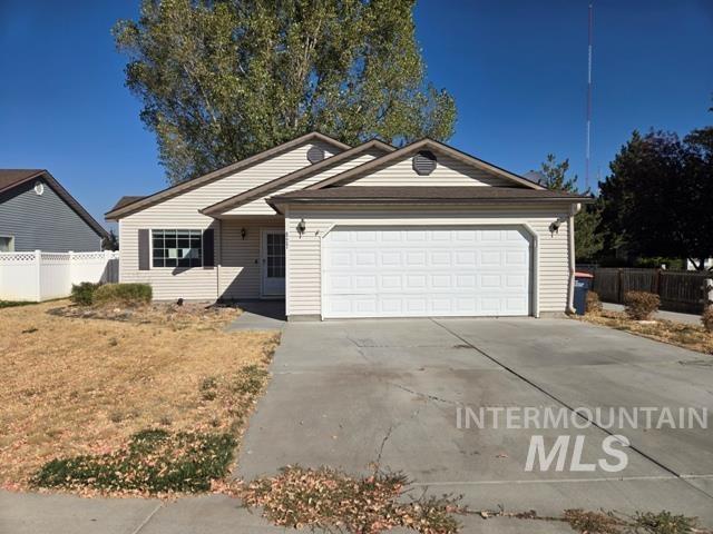 527 Cedarbrook Drive, Twin Falls, Idaho 83301, 3 Bedrooms, 2 Bathrooms, Residential For Sale, Price $310,000,MLS 98927221