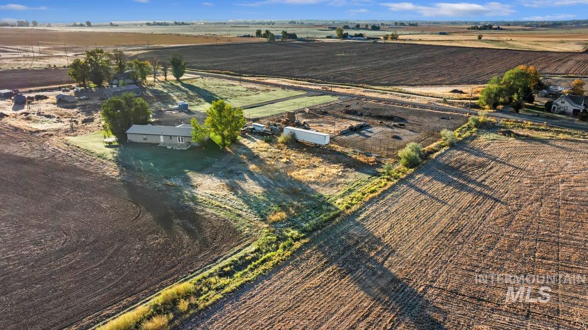 1878 E 1400 S, Gooding, Idaho 83330, 4 Bedrooms, 2 Bathrooms, Residential For Sale, Price $450,000,MLS 98927246