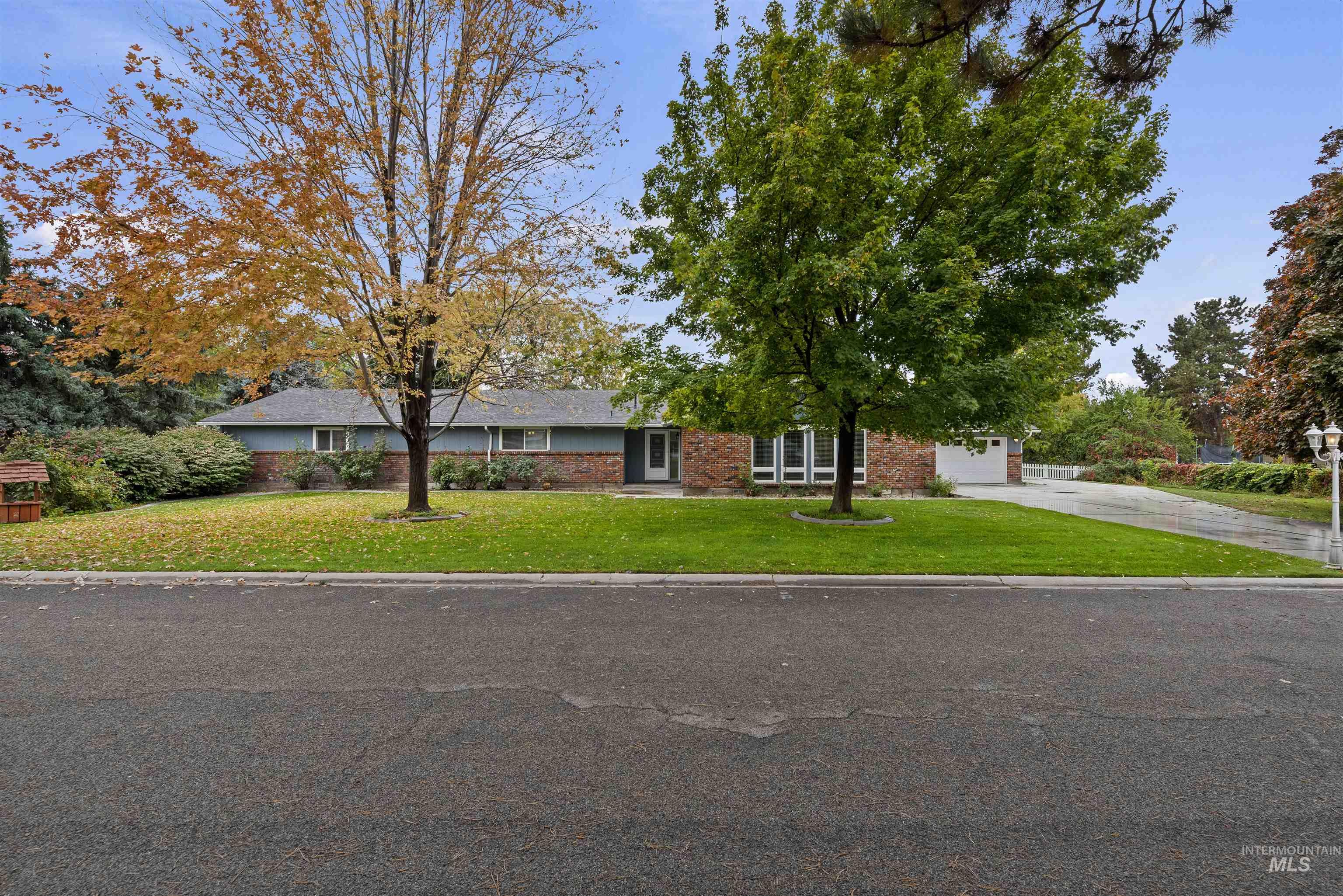 4305 E Venture Circle, Meridian, Idaho 83646-5829, 4 Bedrooms, 3 Bathrooms, Residential For Sale, Price $895,000,MLS 98927308