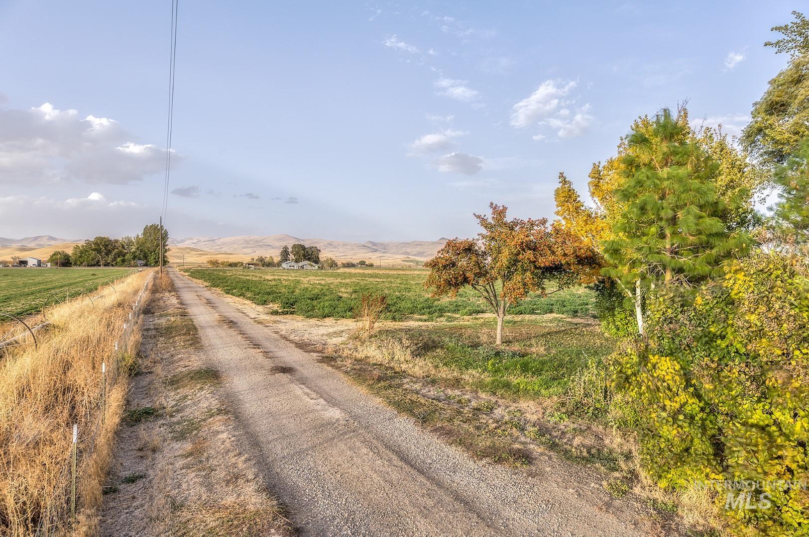 827 Olds Ferry Rd, Weiser, Idaho 83672, 3 Bedrooms, 3.5 Bathrooms, Residential For Sale, Price $750,000,MLS 98927396