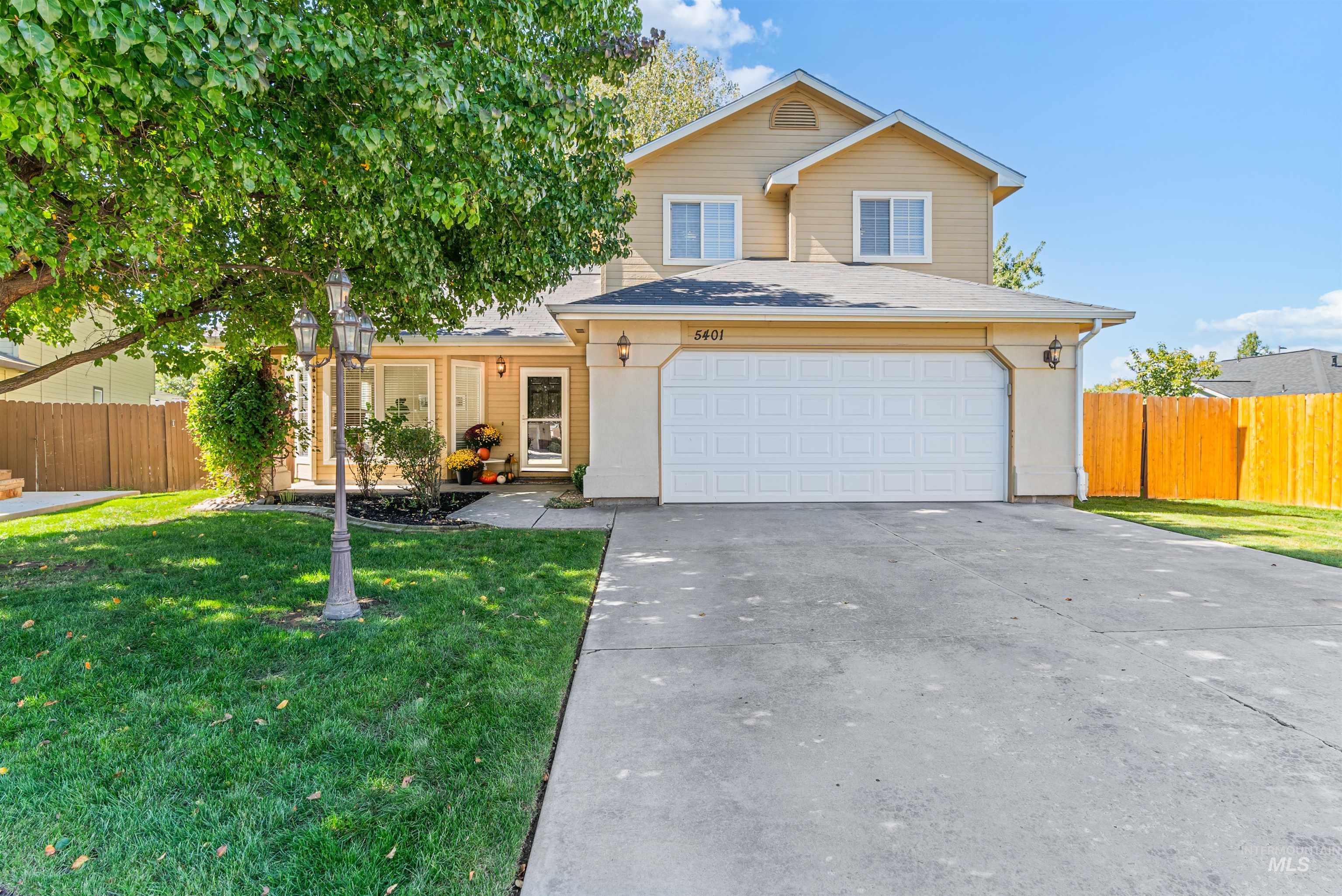 5401 N Rosepoint Way, Boise, Idaho 83713, 3 Bedrooms, 2.5 Bathrooms, Residential For Sale, Price $450,000,MLS 98927472