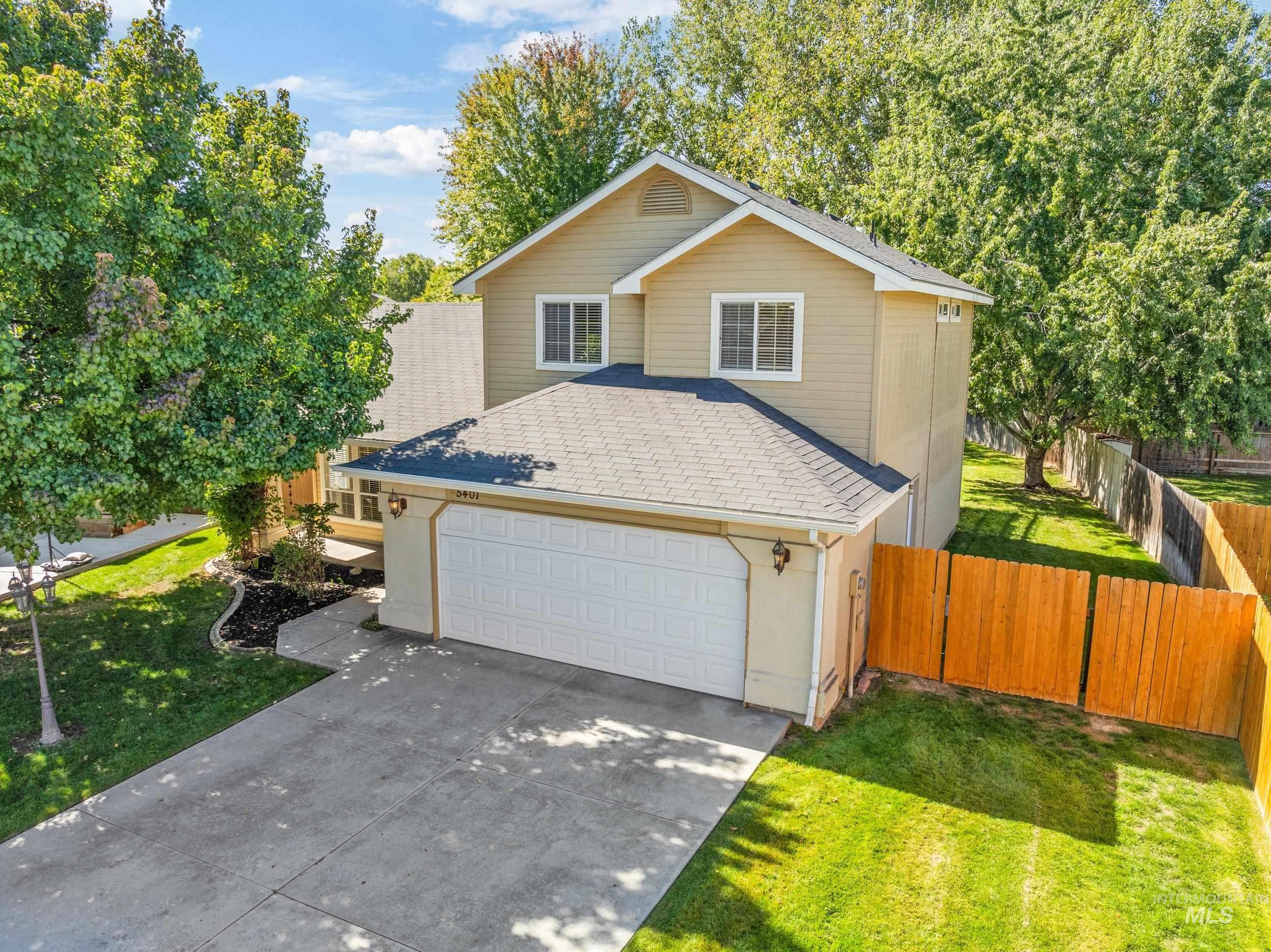 5401 N Rosepoint Way, Boise, Idaho 83713, 3 Bedrooms, 2.5 Bathrooms, Residential For Sale, Price $450,000,MLS 98927472