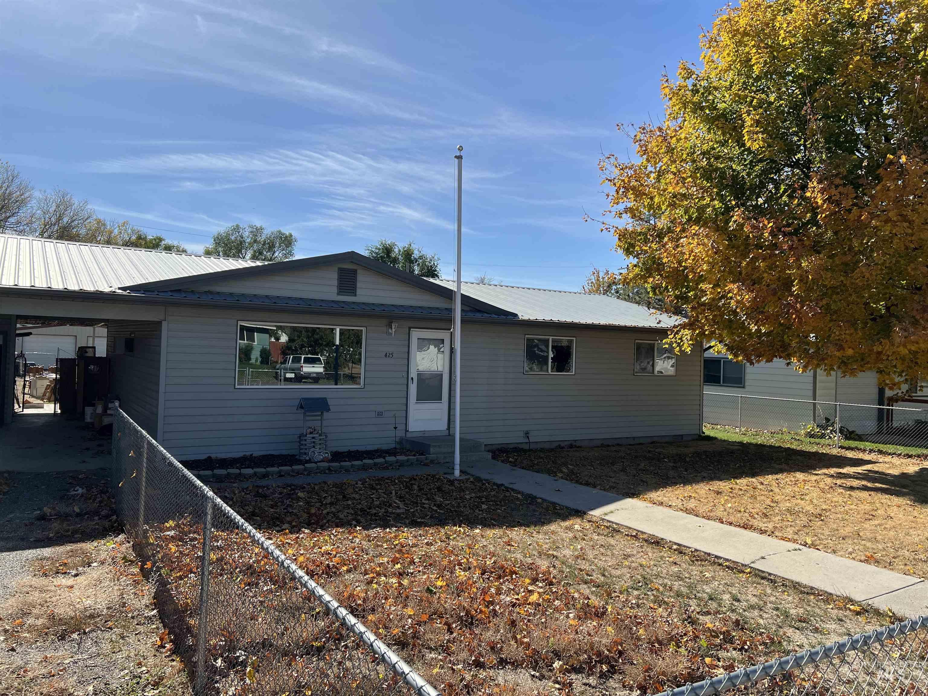 425 E 4th Ave, Wendell, Idaho 83355, 3 Bedrooms, 1.5 Bathrooms, Residential For Sale, Price $250,000,MLS 98927603