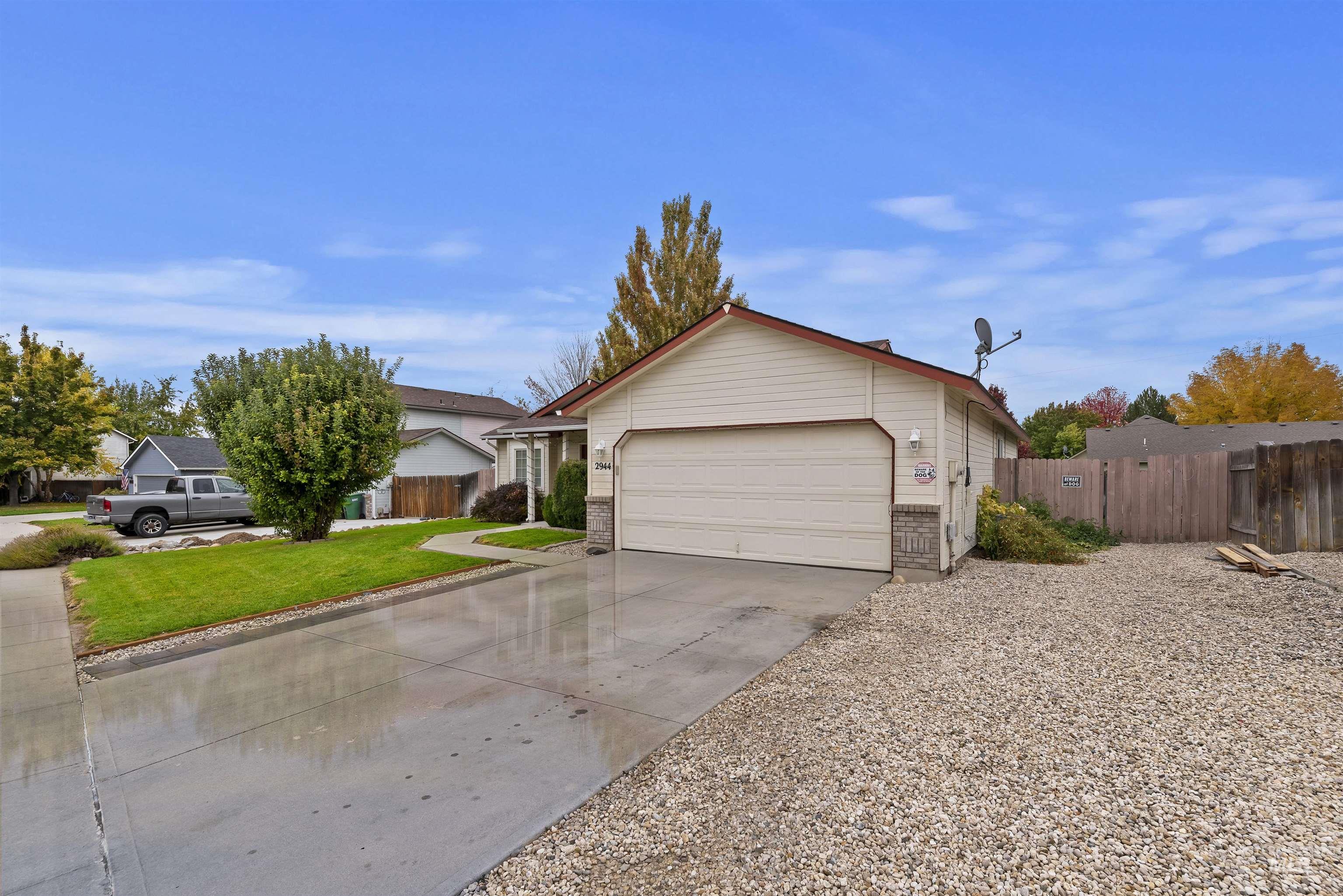 2944 N Old Stone Way, Meridian, Idaho 83646, 3 Bedrooms, 2 Bathrooms, Residential For Sale, Price $407,000,MLS 98927606