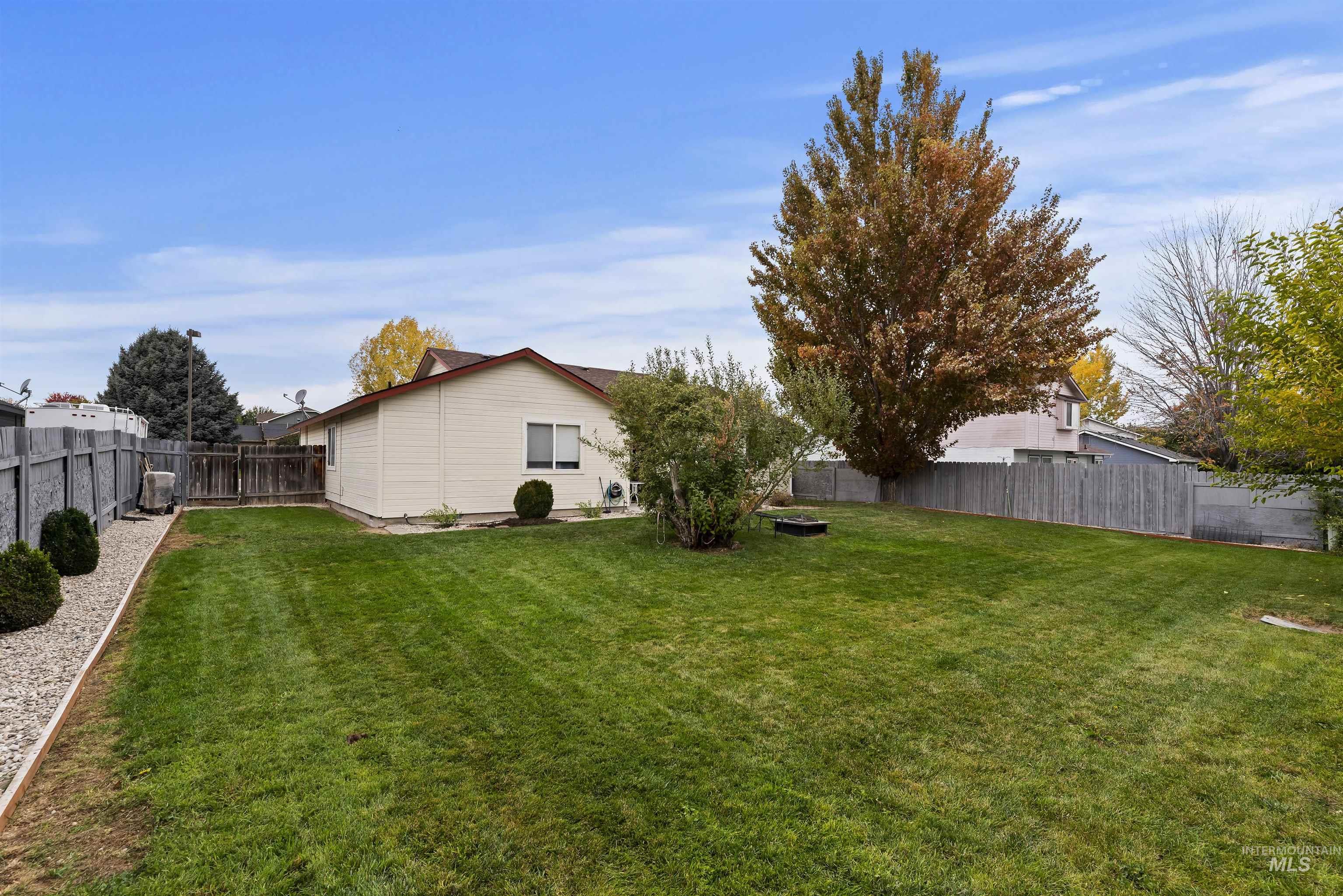 2944 N Old Stone Way, Meridian, Idaho 83646, 3 Bedrooms, 2 Bathrooms, Residential For Sale, Price $407,000,MLS 98927606