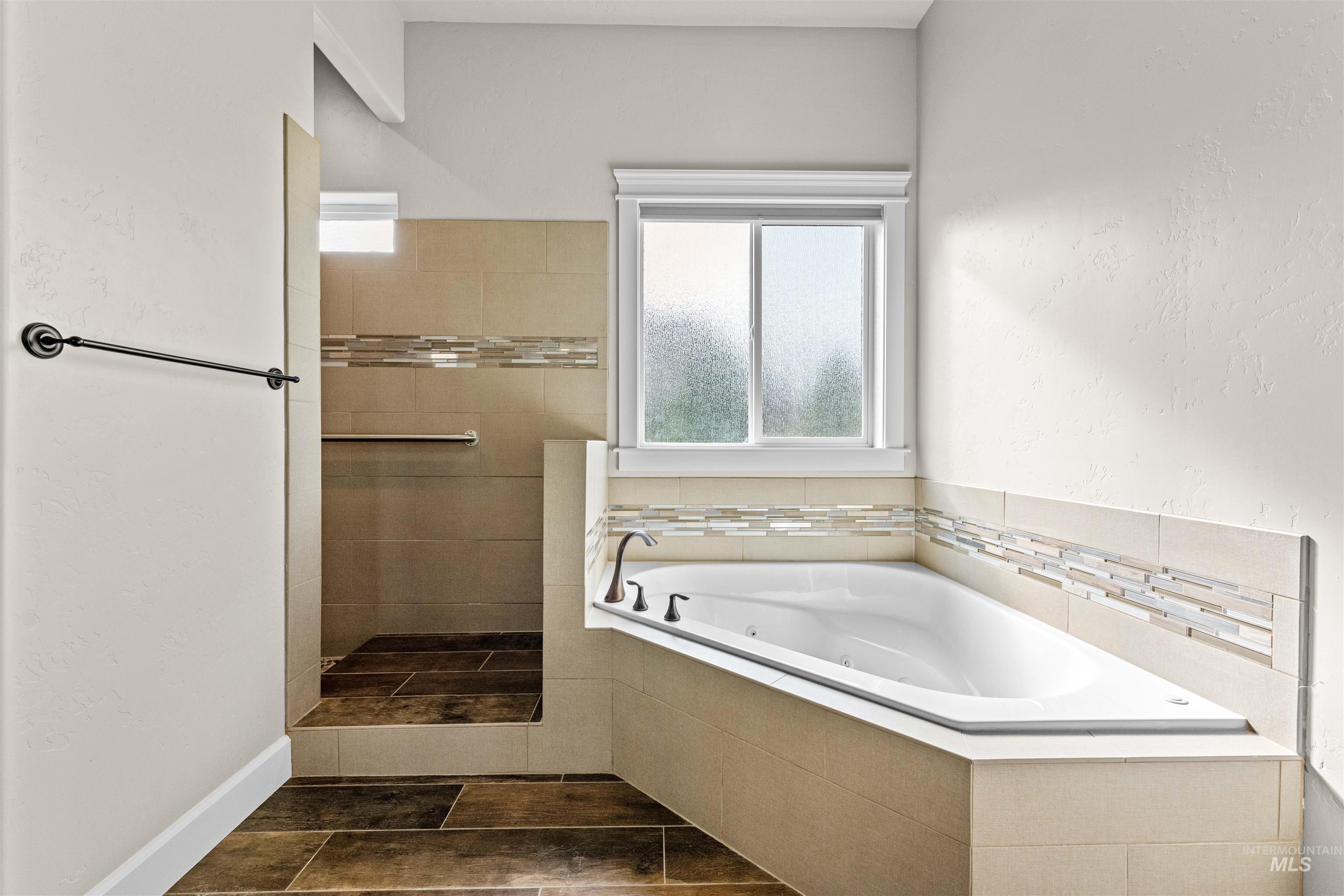 2039 N Finsbury Way, Star, Idaho 83669, 4 Bedrooms, 3.5 Bathrooms, Residential For Sale, Price $990,000, 98927640