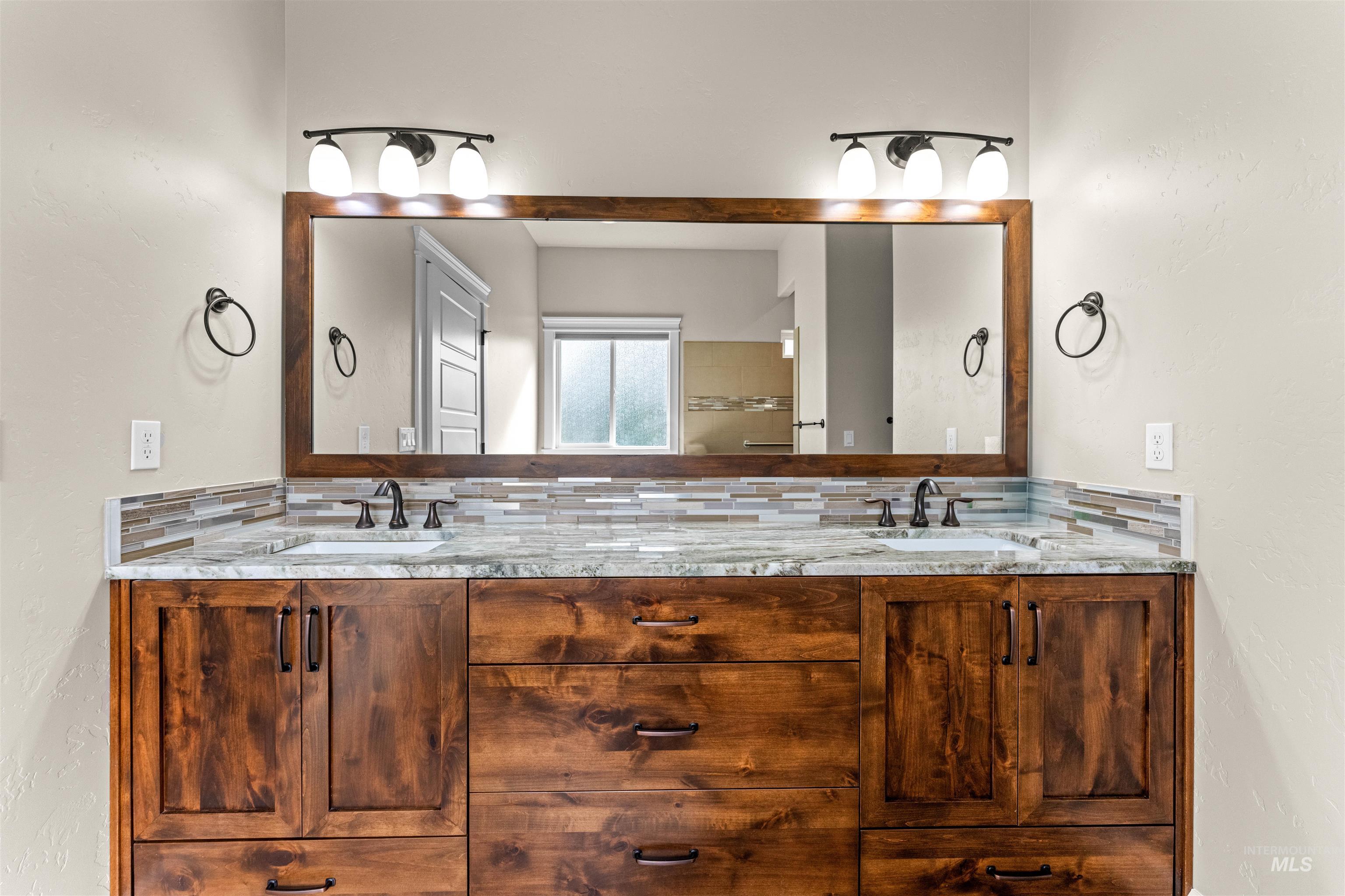 2039 N Finsbury Way, Star, Idaho 83669, 4 Bedrooms, 3.5 Bathrooms, Residential For Sale, Price $990,000, 98927640