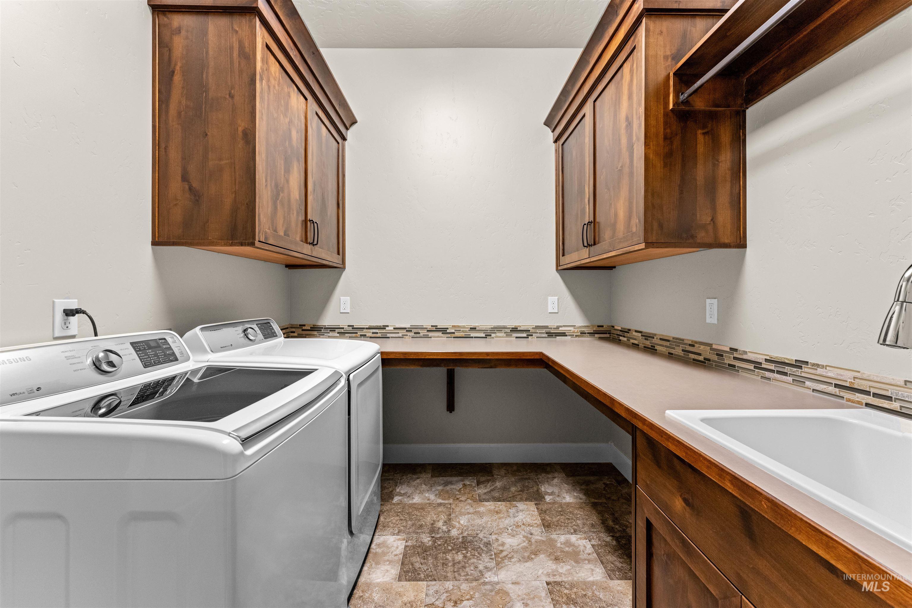 2039 N Finsbury Way, Star, Idaho 83669, 4 Bedrooms, 3.5 Bathrooms, Residential For Sale, Price $990,000, 98927640