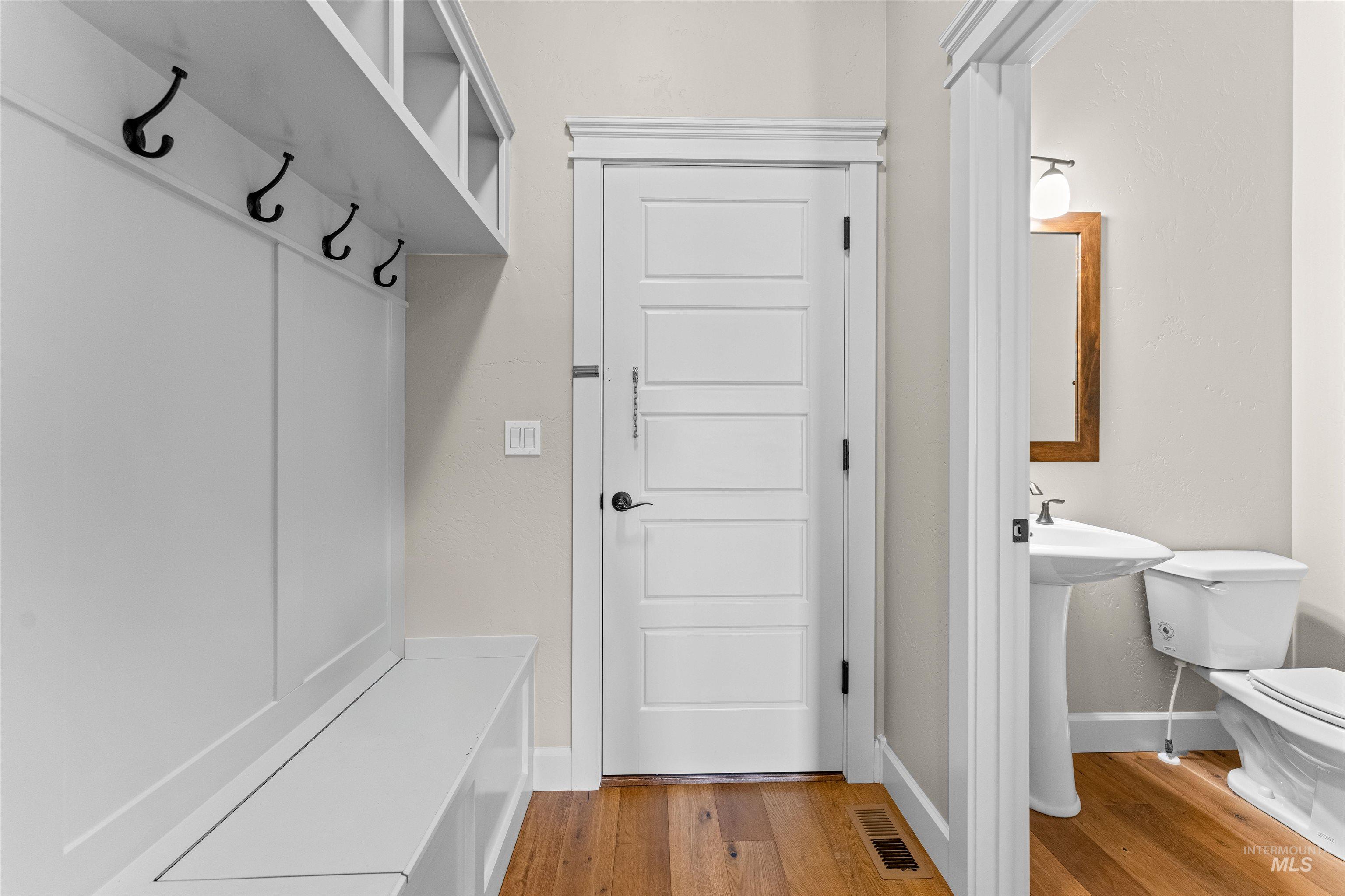 2039 N Finsbury Way, Star, Idaho 83669, 4 Bedrooms, 3.5 Bathrooms, Residential For Sale, Price $990,000, 98927640