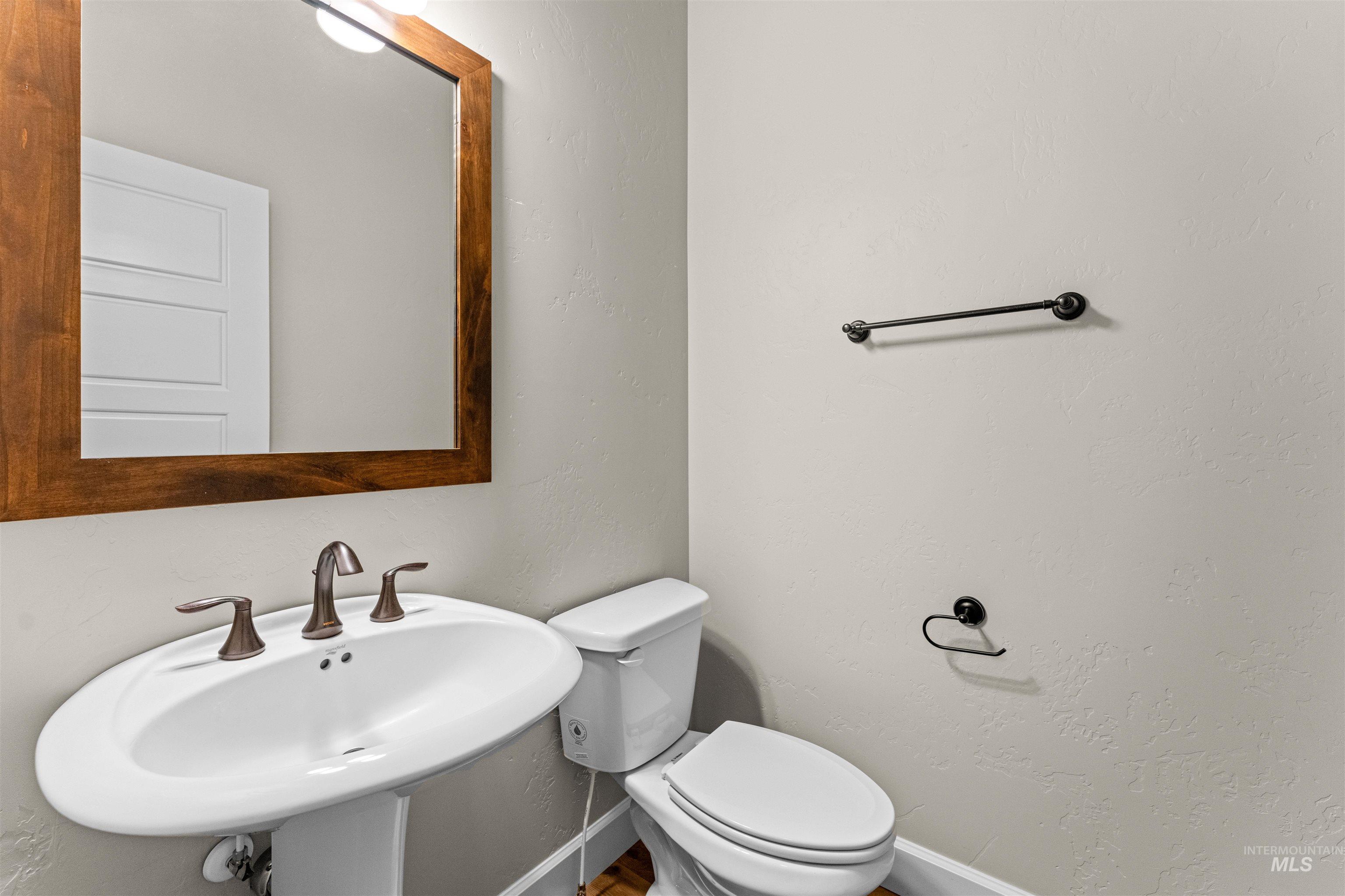 2039 N Finsbury Way, Star, Idaho 83669, 4 Bedrooms, 3.5 Bathrooms, Residential For Sale, Price $990,000, 98927640