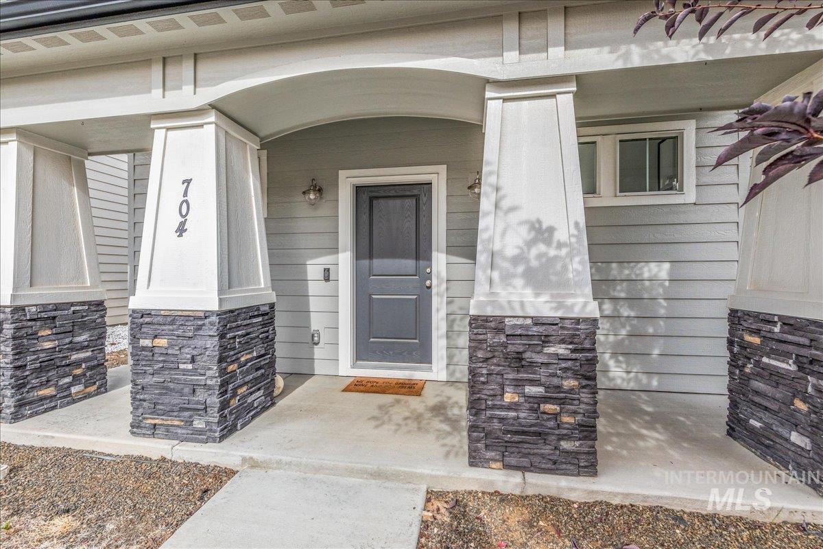 704 E Boardwalk Row Dr, Meridian, Idaho 83642, 3 Bedrooms, 2.5 Bathrooms, Residential For Sale, Price $408,000,MLS 98927642