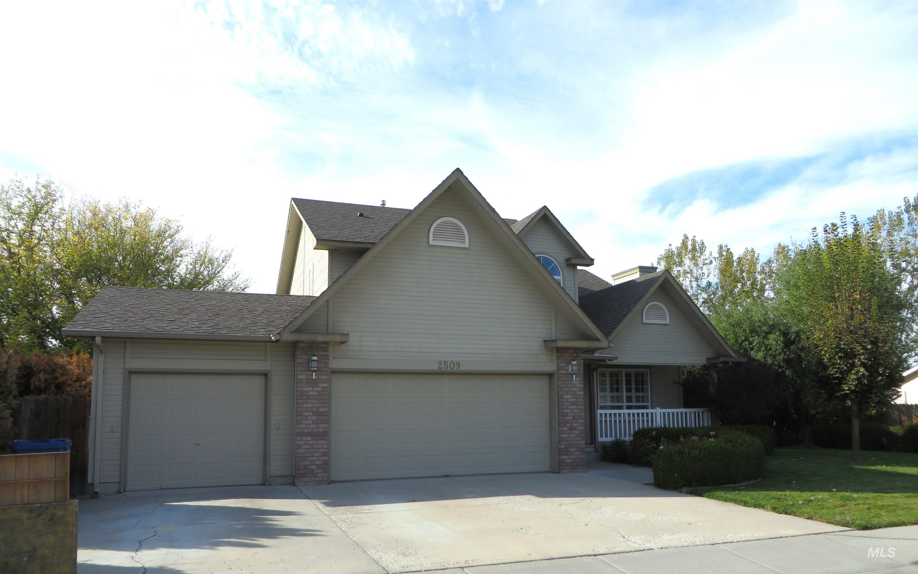 2509 Applewood, Fruitland, Idaho 83619, 3 Bedrooms, 2.5 Bathrooms, Residential For Sale, Price $429,000,MLS 98927791