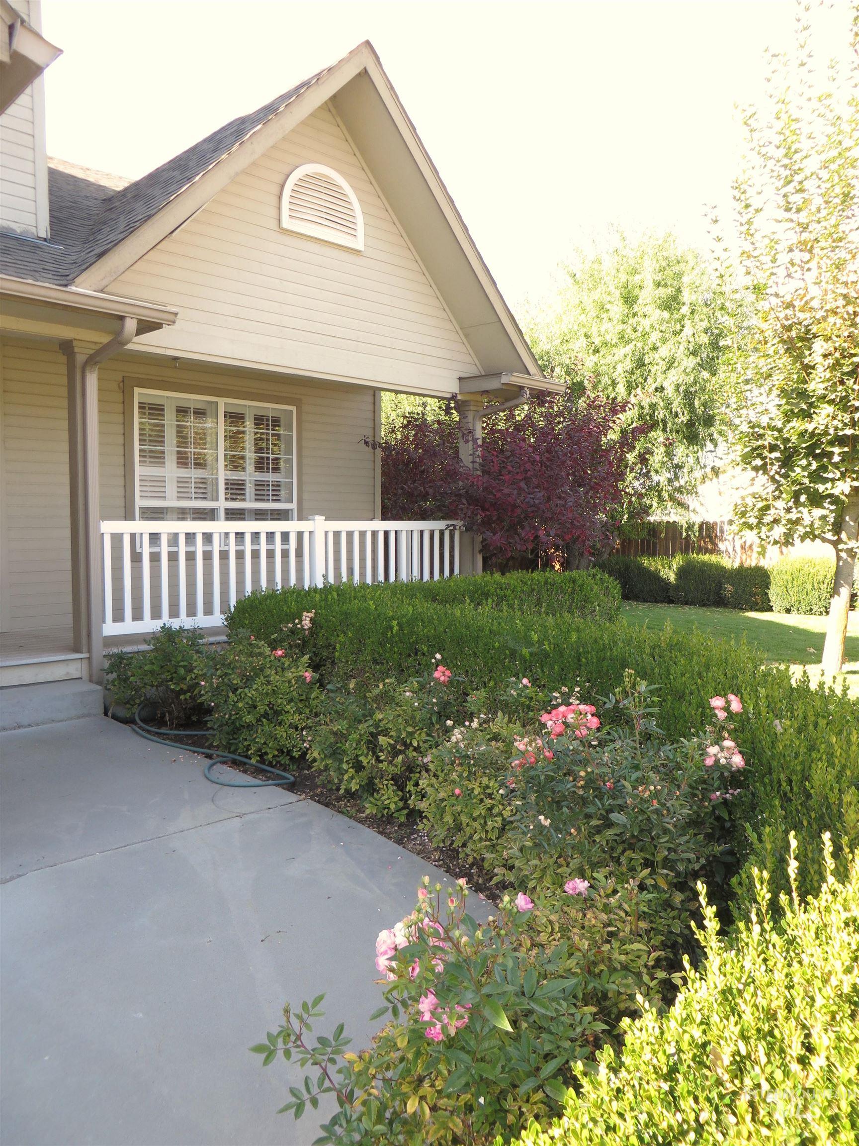 2509 Applewood, Fruitland, Idaho 83619, 3 Bedrooms, 2.5 Bathrooms, Residential For Sale, Price $429,000,MLS 98927791