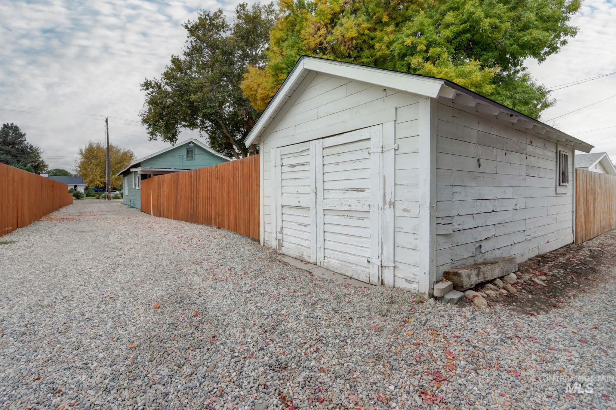 722 E 4th st, Emmett, Idaho 83617, 2 Bedrooms, 1 Bathroom, Residential For Sale, Price $300,000,MLS 98927820