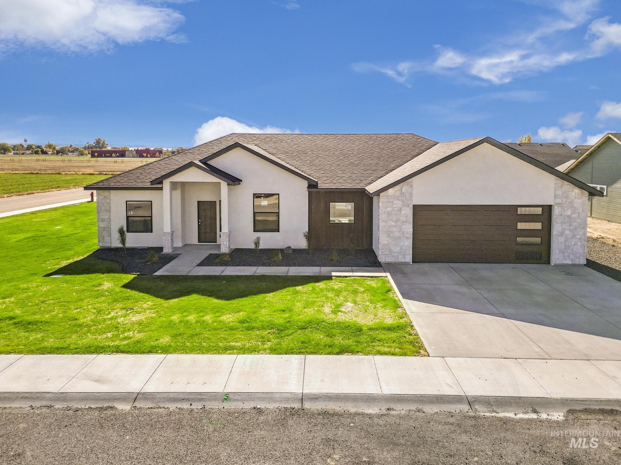 923 Vista Ave, Kimberly, Idaho 83341-1769, 4 Bedrooms, 2 Bathrooms, Residential For Sale, Price $499,000,MLS 98927885