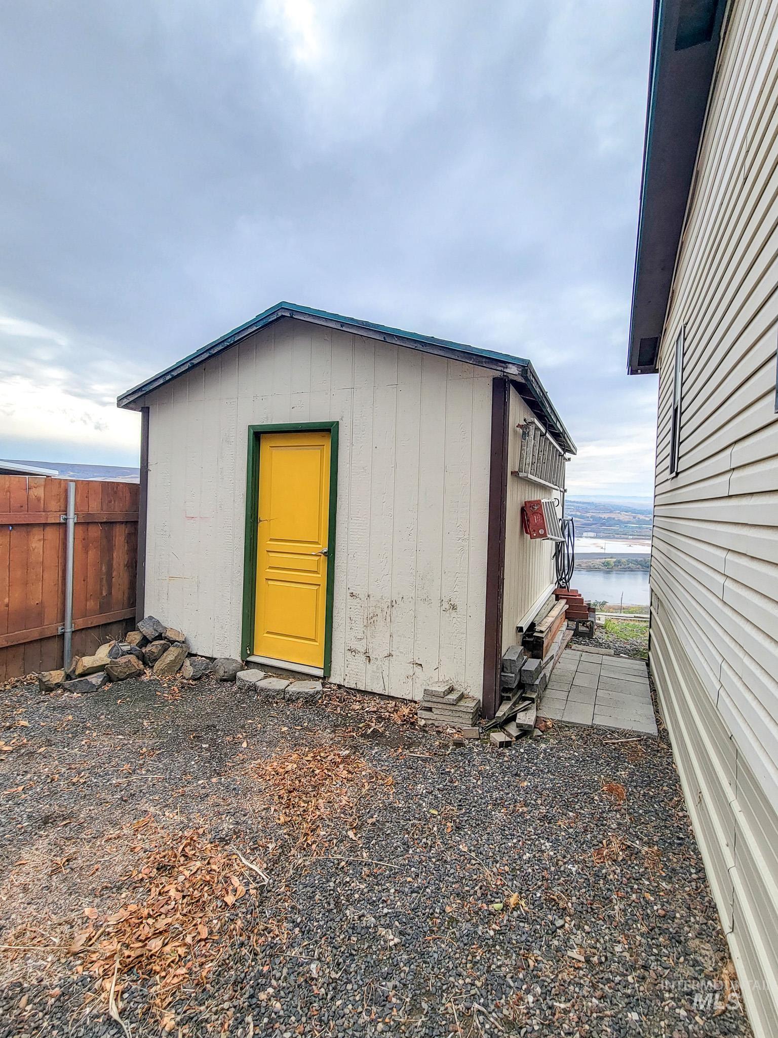 26460 Court Lane, Lewiston, Idaho 83501, 3 Bedrooms, 2 Bathrooms, Residential For Sale, Price $121,000,MLS 98927886