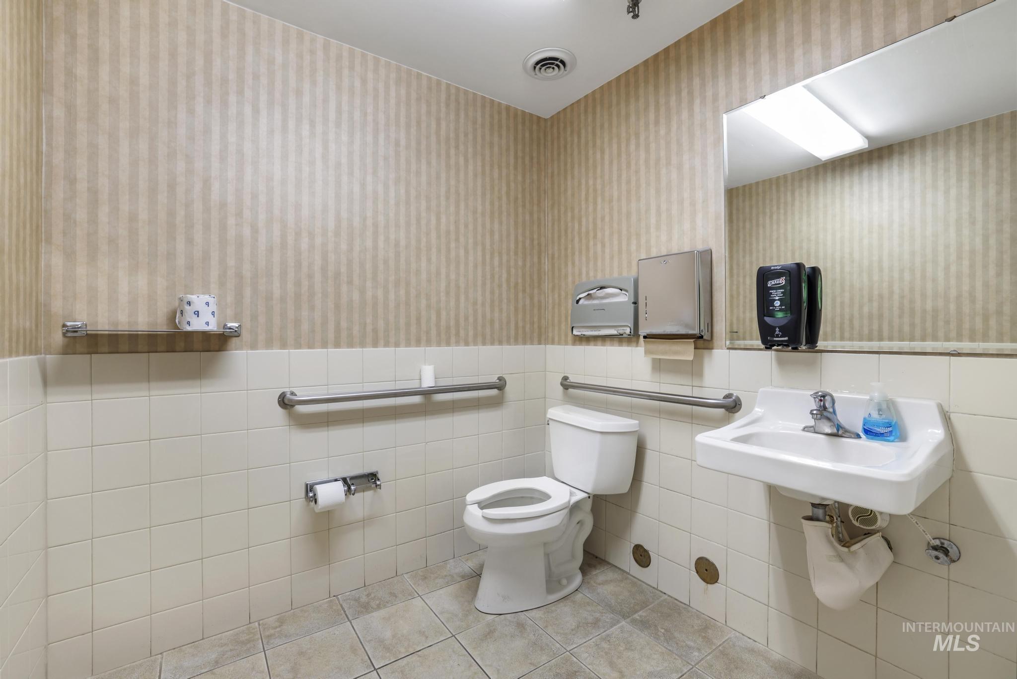 1351 Blue Lakes Blvd, Twin Falls, Idaho 83301, 3 Rooms, Business/Commercial For Sale, Price $36,000, 98928100