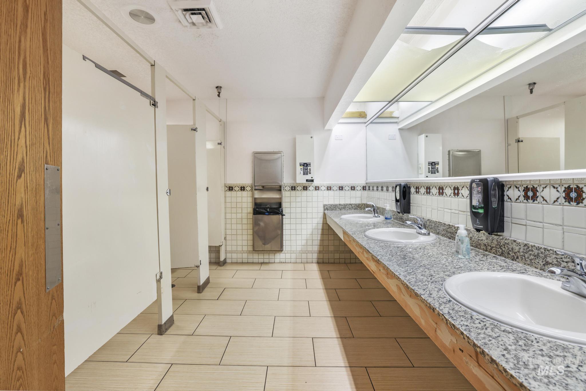 1351 Blue Lakes Blvd, Twin Falls, Idaho 83301, 3 Rooms, Business/Commercial For Sale, Price $54,000, 98928102