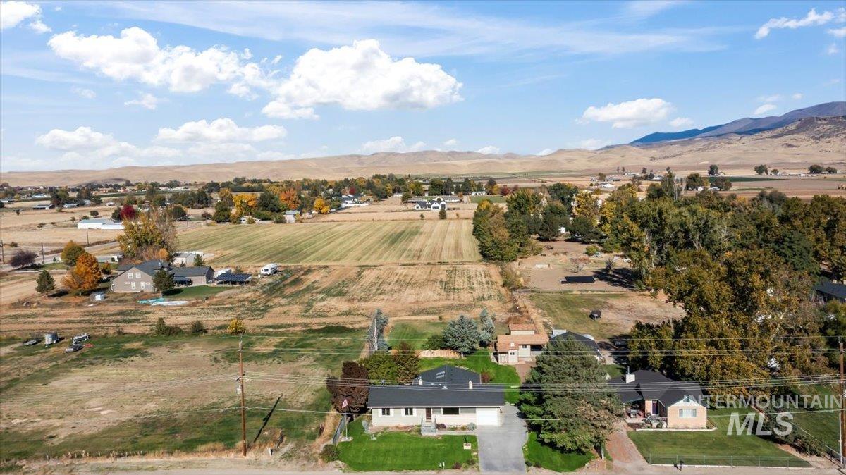 666 E Idaho Blvd, Emmett, Idaho 83617, 4 Bedrooms, 2 Bathrooms, Residential For Sale, Price $489,900,MLS 98928143