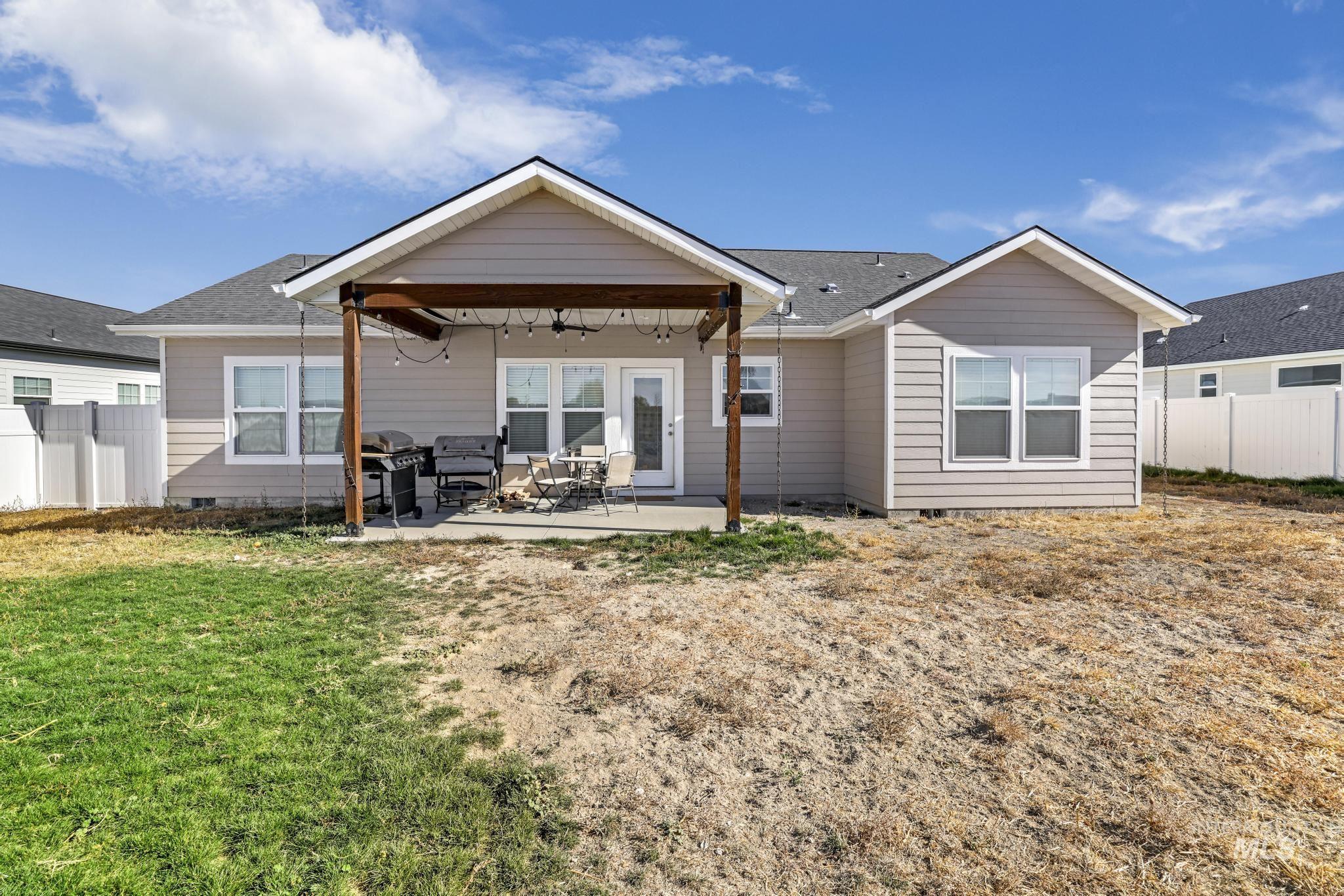 1525 Mountain View Dr, Gooding, Idaho 83330-6134, 3 Bedrooms, 2 Bathrooms, Residential For Sale, Price $375,000,MLS 98928245