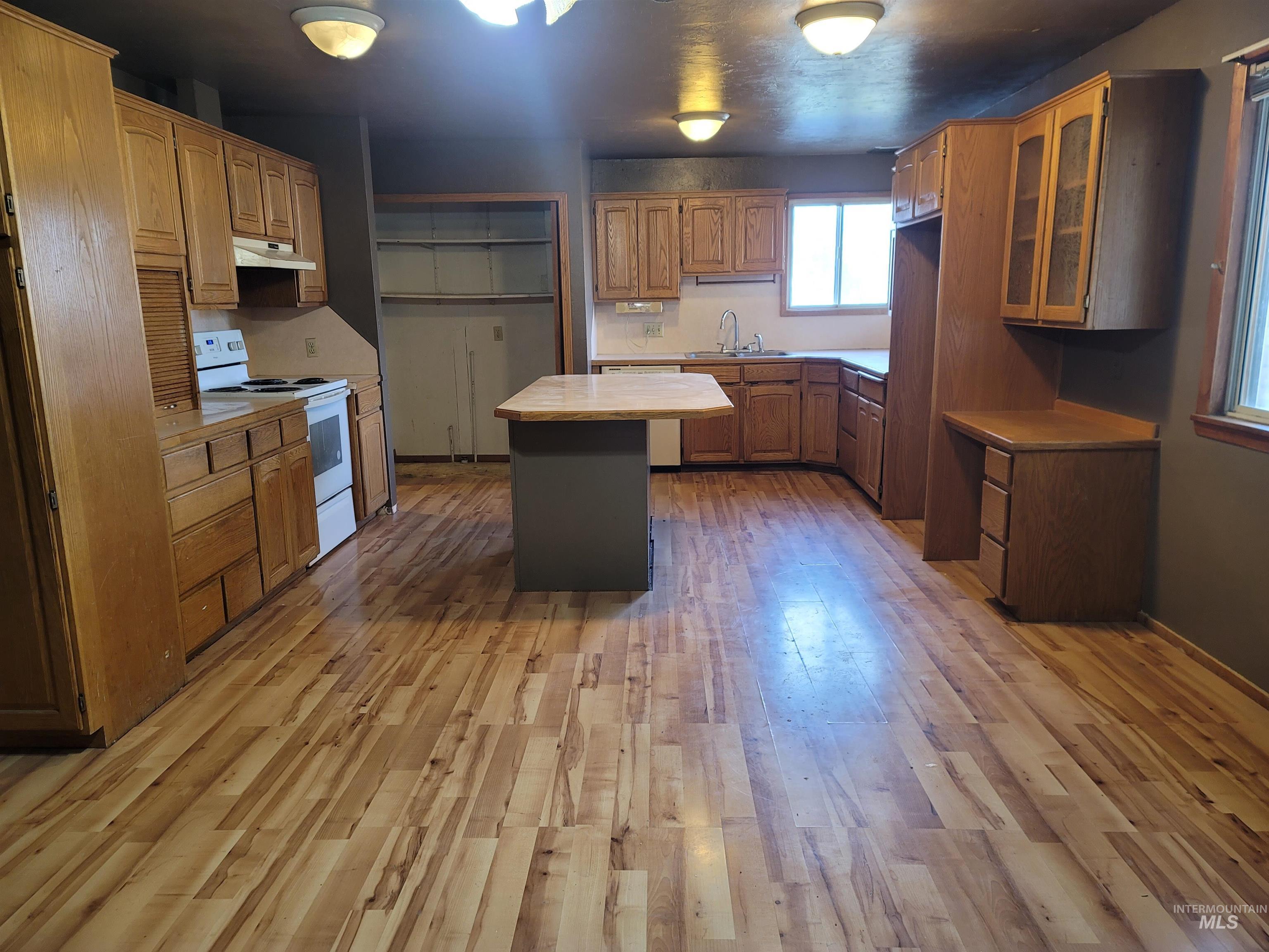 939 N Eisenhower St, Jerome, Idaho 83338, 5 Bedrooms, 2 Bathrooms, Residential For Sale, Price $395,000,MLS 98928257