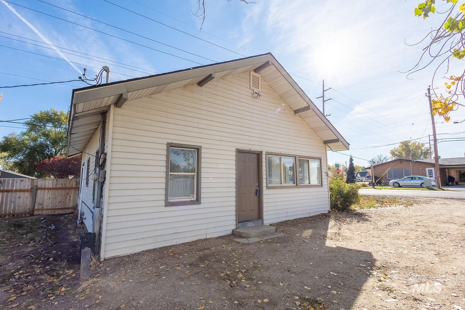 105 N Midland Blvd, Nampa, Idaho 83651, 2 Bedrooms, 1 Bathroom, Residential For Sale, Price $259,900,MLS 98928290