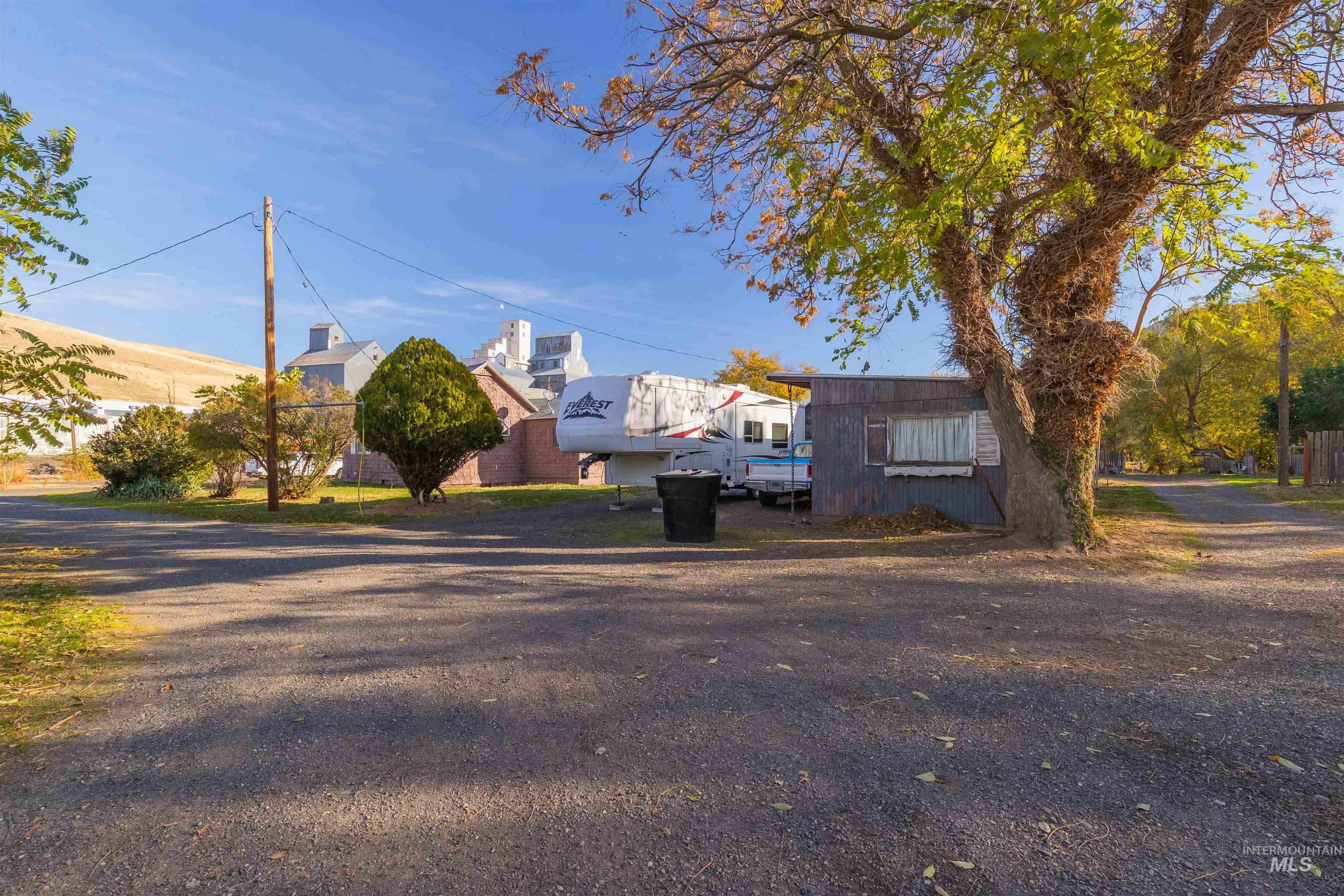 1910 Columbia St, Pomeroy, Washington 99347, 2 Bedrooms, 1 Bathroom, Residential Income For Sale, Price $399,000,MLS 98928310