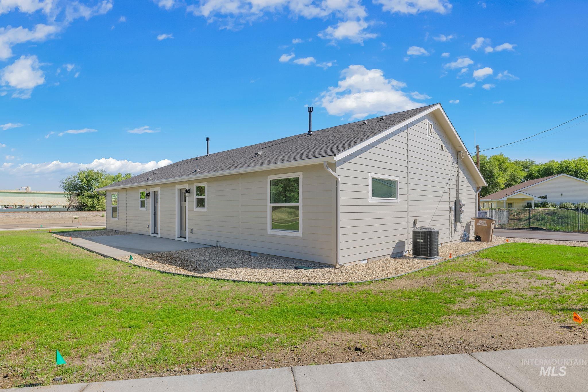 835 W Main Street, Emmett, Idaho 83617-3058, 2 Bedrooms, 2 Bathrooms, Residential Income For Sale, Price $549,000,MLS 98928514