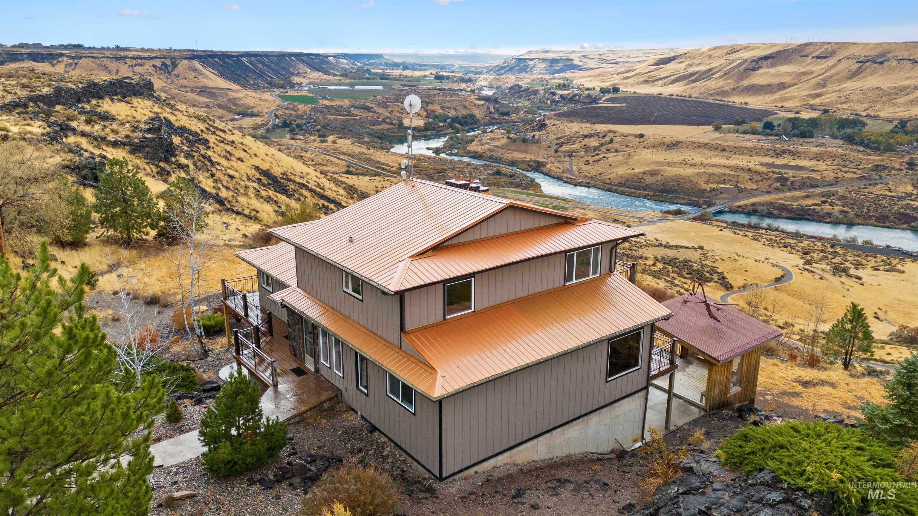 17115 Hwy 30, Bliss, Idaho 83314, 4 Bedrooms, 3.5 Bathrooms, Residential For Sale, Price $949,000,MLS 98928531