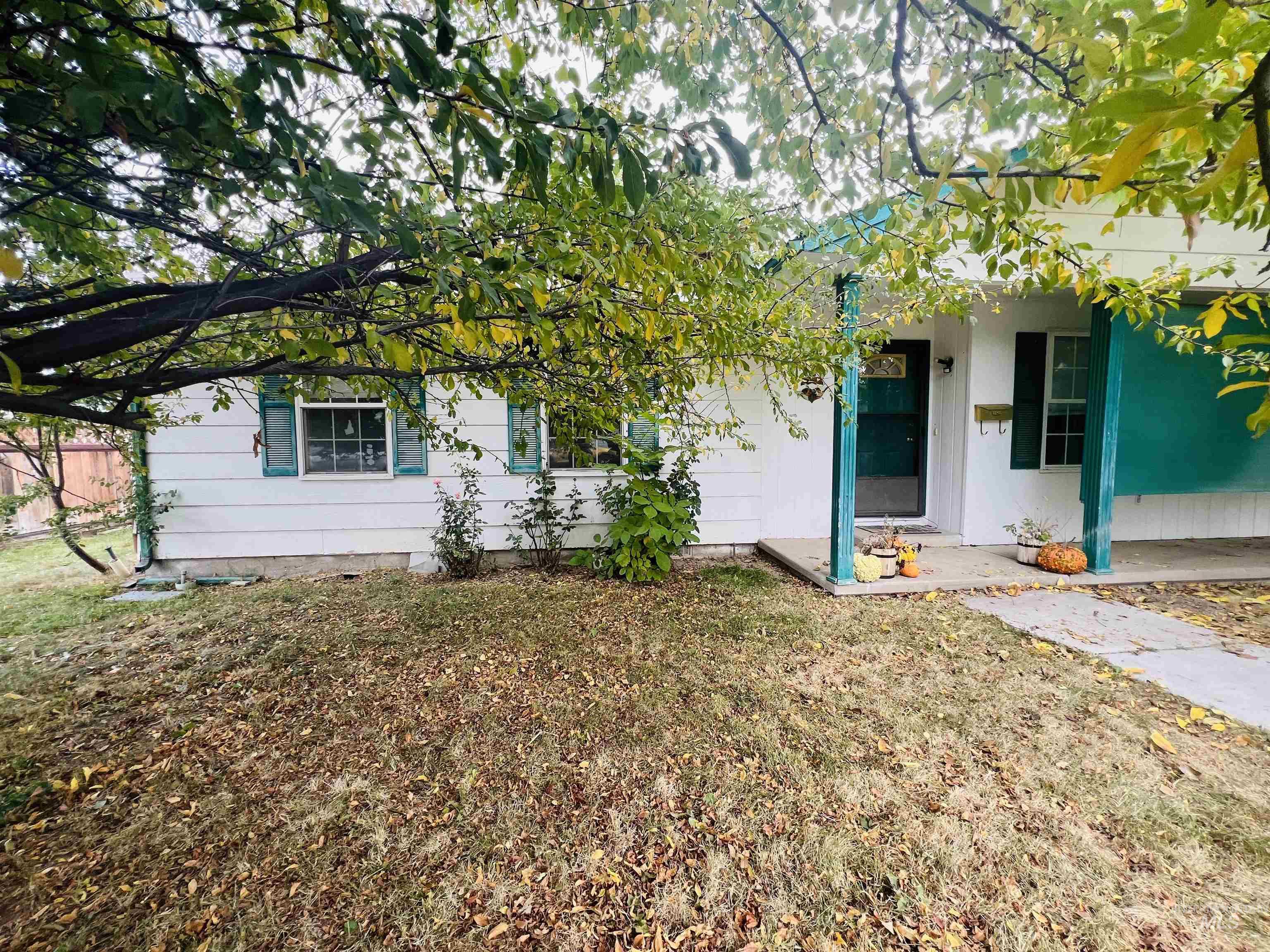 802 E 9th St, Weiser, Idaho 83672, 3 Bedrooms, 2 Bathrooms, Residential For Sale, Price $285,000,MLS 98928593